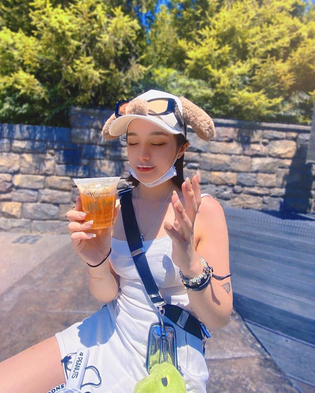 関口さくらさんのインスタグラム写真 - (関口さくらInstagram)「🫧🍺  実はちょろっとお休みができたので、ユニバ遊びに来たよ🥺❣️  魔法使いになりたい🪄🧙‍♀️ ビール甘くてびっくり  お腹のお肉もご愛嬌🥹」6月12日 17時30分 - frndz.66