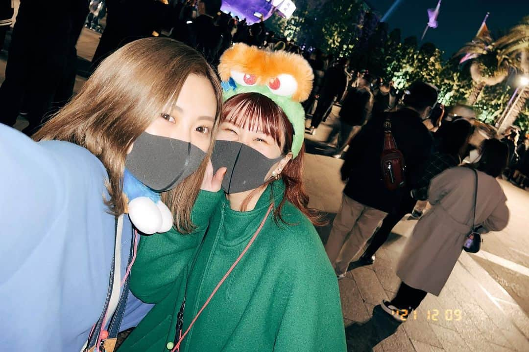 いちえ（夜のひと笑い）さんのインスタグラム写真 - (いちえ（夜のひと笑い）Instagram)「らんちゃん！ お誕生日おめでとうございます！ 人に気が使えて、仲間思いで、いつも自分よりみんな優先で、YouTubeの熱量半端なくて、顔も可愛くて、面白くて、泊まりに行ったらなんでもしてくれて、相談したらいちえと同じぐらい悩んでいい報告に進むようにめちゃくちゃ話聞いてくれて、こんなにいいところしかないのになんで彼氏おらんの？？？  20歳過ぎて、こんな素敵な人達に出会えるなんて思ってもいなかったので、出会ってくれて友達になってくれてありがとうございます🧡 らんちゃんにはいちえよりも幸せになってほしいし！！もちろんゆいちゃんも！ 2人には世界一幸せになってほしい😆 今年もらんちゃんにとって素敵な一年になりますように🙏🏻 大好きです❤️  ゆいちゃんにはLINEで長文送ったけど、らんちゃんにはインスタで言うてみた✌🏻」6月12日 17時54分 - hnkichie27