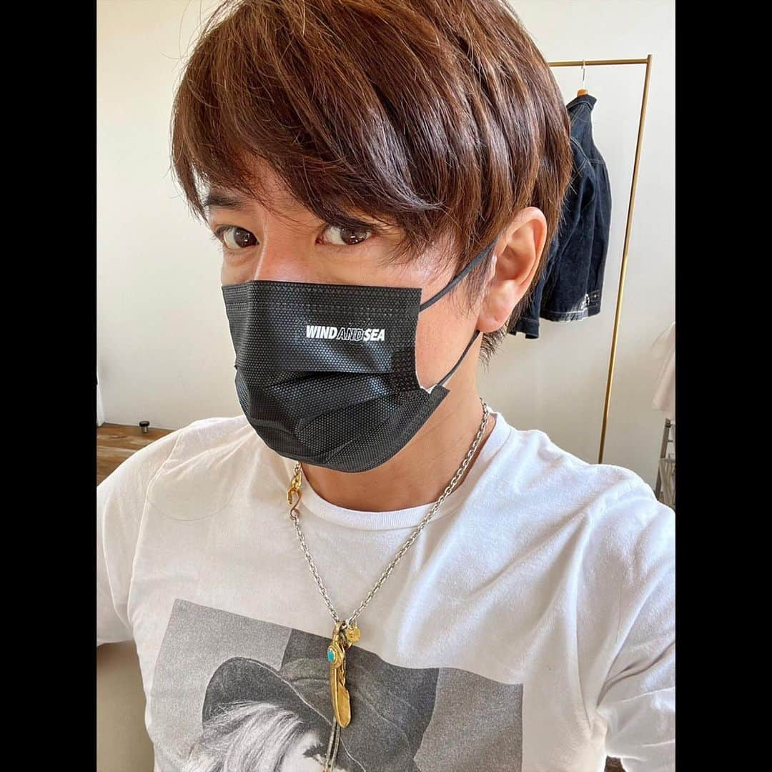 木村拓哉さんのインスタグラム写真 - (木村拓哉Instagram)「⁡ ⁡ ⁡ 「今日は久しぶりにヘアサロンにお邪魔して、ヘアカットをしていただきましたぁ〜❕ いつも本当にありがとうございます❕」 ⁡ PEACE‼︎ ⁡ STAYSAFE! ⁡ 拓哉 #木村拓哉#TakuyaKimura」6月12日 18時00分 - takuya.kimura_tak