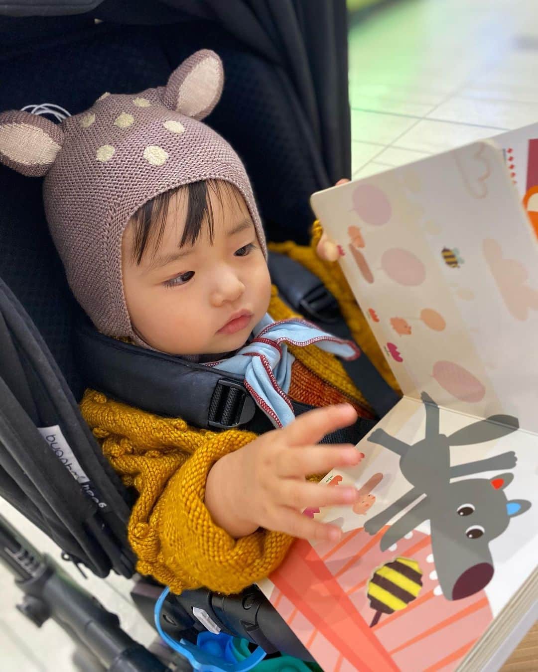稀鳥まりやさんのインスタグラム写真 - (稀鳥まりやInstagram)「🐥🐥🐥 歩く事が相当楽しいようで、ベビーカーから下ろすとエンドレスにあちこちウロチョロしております🐥 もう本当に目が離せなくなりました😂 今日はお店のお姉さんに沢山遊んで頂き終始ハイテンション＆ご機嫌で楽しそうにしてました💕 子供に優しい方ばかりで本当有難い🥺💖 ・ ・ #体力おばけ #母は汗だく」6月12日 20時35分 - mariya_kitori