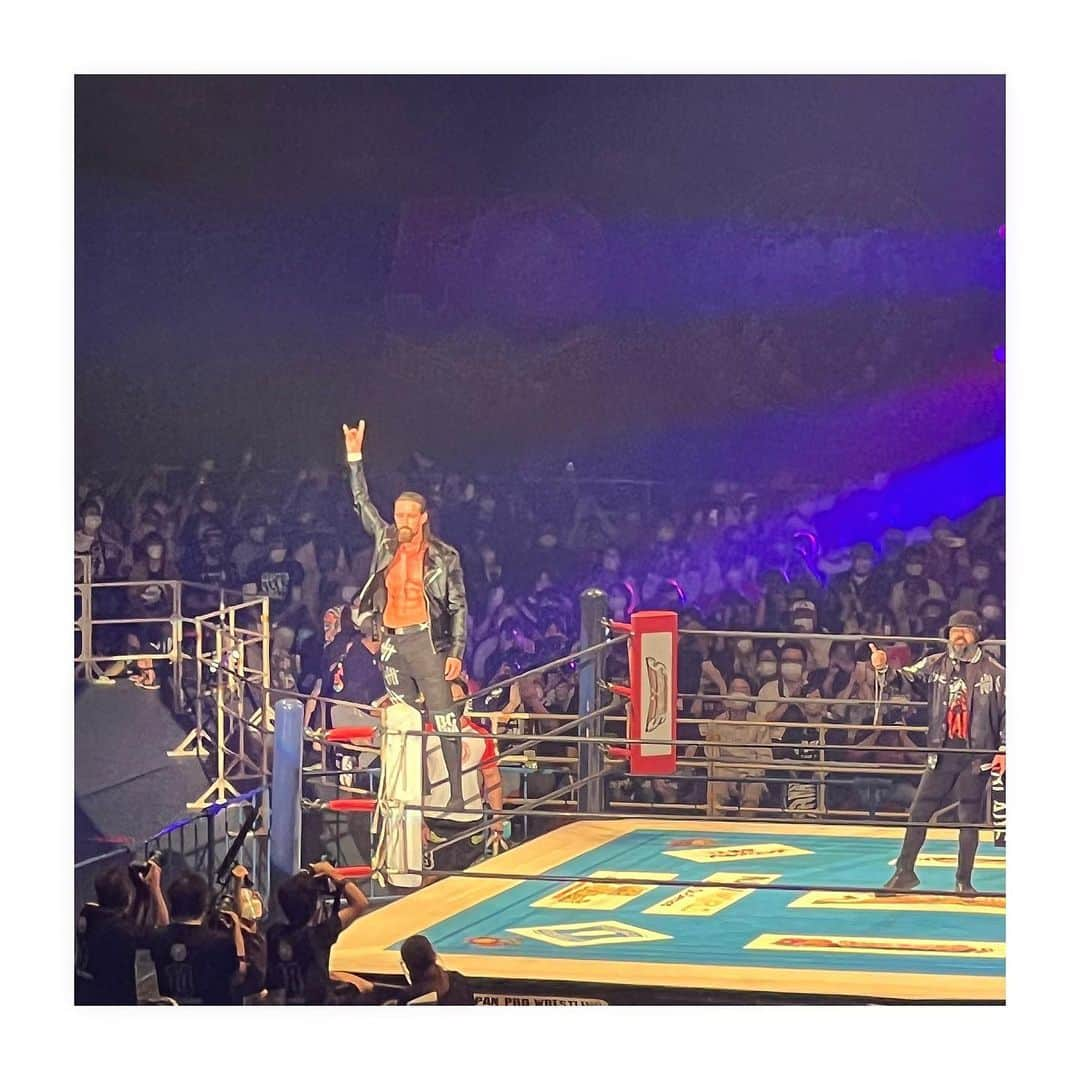 三谷紬さんのインスタグラム写真 - (三谷紬Instagram)「* DOMINION 6.12 in OSAKA-JO HALL 行ってきました🔥 まずは、バラバラ大選挙告知のため 神聖なリングに上げて頂きありがとうございました。 リング上はいつも何度でも緊張しまして… 今日は確実に噛み様が降りてきてしまいました。 そんな私に暖かい拍手を送ってくださったファンの皆さん。 本当にありがとうございました😭 選挙は明日から投票開始です！ · 第一試合からメインイベントまで 見逃せないものばかりで 大盛り上がりでした‼︎ 特にメインイベントは ジェイ選手とオカダ選手の試合。 ジェイ選手の試合を久しぶりに観たこともあり 36分越えの試合中、息ができませんでした🫣 かっこよすぎました……🙏 選手の皆様、本当にお疲れ様でした！ 最高の日曜日になりました！！！ 早く大声で選手の応援をできる日が 待ち遠しいです🔥🔥 ⚠️新日本プロレス公式が結果をツイートしているので このインスタグラムを投稿しています。 * #njpw#new#japan#prowrestling#njdominion#dominion#新日本プロレス#新日本#プロレス#大阪城ホール#大阪#ジェイホワイト 選手#オカダカズチカ 選手#ウィルオスプレイ 選手#棚橋弘至 選手#グレートオーカーン 選手#ジェフコブ 選手#ぴおんに1票#テレビ朝日#アナウンサー#三谷紬」6月12日 21時08分 - mitani_tsumugi