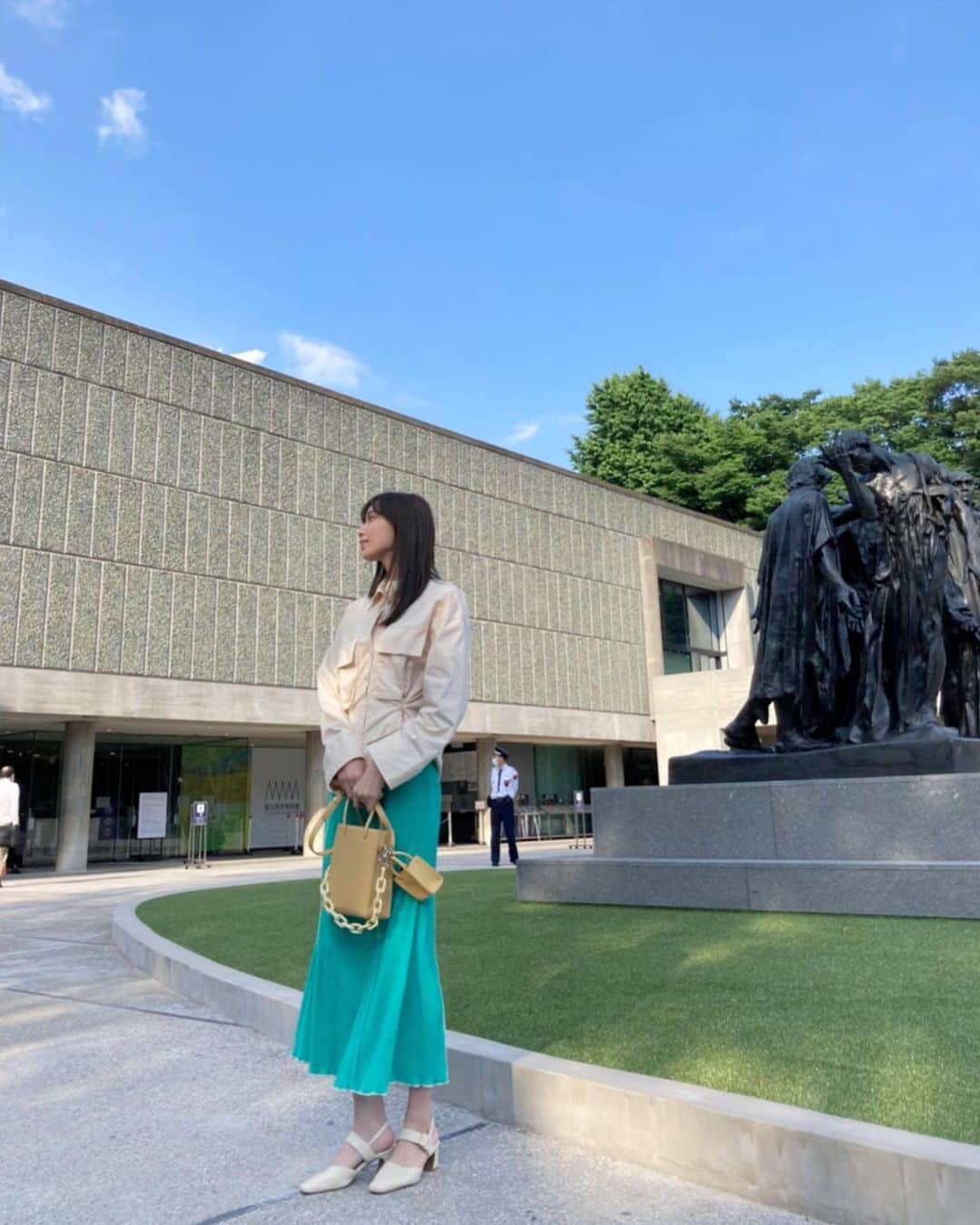 間瀬遥花さんのインスタグラム写真 - (間瀬遥花Instagram)「. 都内にある唯一の世界遺産「国立西洋美術館」に 先日ようやく行けました📌 (小笠原諸島も一応東京だけどさすがに遠すぎる) . . 正確にはこれ単独で世界遺産ではなくて 『ル・コルビュジエの建築作品-近代建築運動への顕著な貢献-』っていう7ヵ国に点在する遺産の構成資産の一つですが . 芸術にはあまり詳しくない私でも松方コレクションはとっても楽しめたし、やっぱり実際行ってみると無限成長美術館の設計コンセプトを存分に体感できて大満足💫 . 検定のテキスト見てるだけでも十分面白いけど、 やっぱ世界遺産は直接行くのがいちばんだ！ 来月の1級試験頑張らないと😂 . . . #国立西洋美術館 #国立西洋美術館常設展 #世界遺産 #世界遺産めぐり #世界遺産巡り #世界遺産検定 #世界遺産検定2級 #世界遺産検定1級 #ルコルビュジエ #ルコルビュジエの建築作品 #ルコルビュジエの建築作品近代建築運動への顕著な貢献 #無限成長美術館 #世界文化遺産 #トランスバウンダリーサイト #トランスコンチネンタルサイト #松方コレクション #美術館 #美術館巡り #美術館めぐり #上野 #上野美術館 #東京美術館」6月12日 21時18分 - maseharu_929