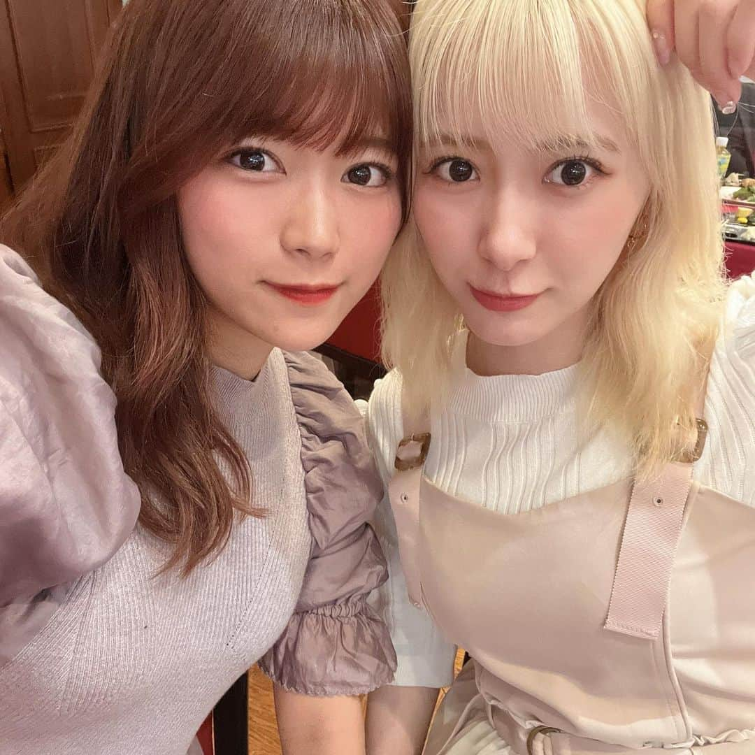 山内鈴蘭さんのインスタグラム写真 - (山内鈴蘭Instagram)「えりぽん！久しぶりに会えた🥰 この写真お顔似てない？😳 ． お互いアイドルで ゴルフで仲良くなれた素敵な友達💓 ． 可愛くて、優しくて 時々不器用で、 よしよし🥺ってしたくなる 妹的存在なんだよなぁ最近特に😂💓 ． まだまだ アイドル頑張ってるえりぽん！ 偉い偉い🥰 ． またゴルフしようね！！！ Gorurunプレゼントするからお揃いでゴルフしよぉ🥺 ． ． ． #生田衣梨奈 #モーニング娘22 #モーニング娘 #モー娘 #ゴルフ #ゴルフ友達 #ゴルフ女子 #ゴルフ好き #ゴルフウェア #ゴルフコーデ #えりぽん #golfwear #golflife  #アイドル #ゴルファー」6月12日 21時27分 - xxsuzuranxx