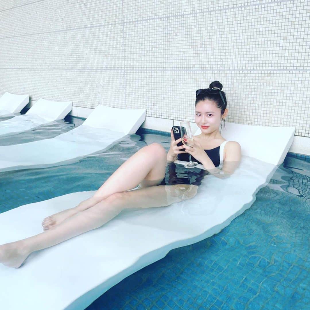古畑星夏さんのインスタグラム写真 - (古畑星夏Instagram)「⠀ 普段飲まないからちょっと酔った😚♪  #博多#福岡旅行#ホカンス#vlog#today#hotel#pool#bikini」6月12日 23時34分 - starandsummer