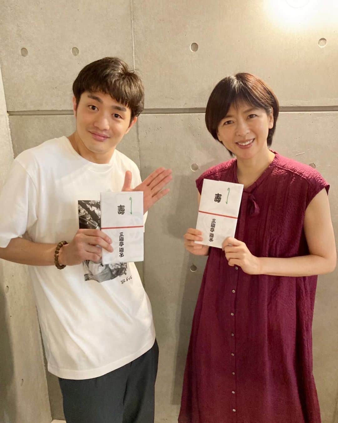 中山忍さんのインスタグラム写真 - (中山忍Instagram)「遊子さんと✨  ご縁があり 落語を聴きに行ってまいりました！ #シブラク むずかしいかなぁ…と 心配でしたが 初心者でも楽しめました😋  遊子さん スラリと背が高く あの有名なマラソン！で 激走していたときとは 全く違う印象でびっくり‼️  こんなふうに気軽にで良いのならまた聴きに行きたいな🙌  #三遊亭遊子 さん #噺家 #二ツ目 #感謝祭ミニマラソン優勝🏅」6月13日 0時04分 - _shinobu_nakayama_