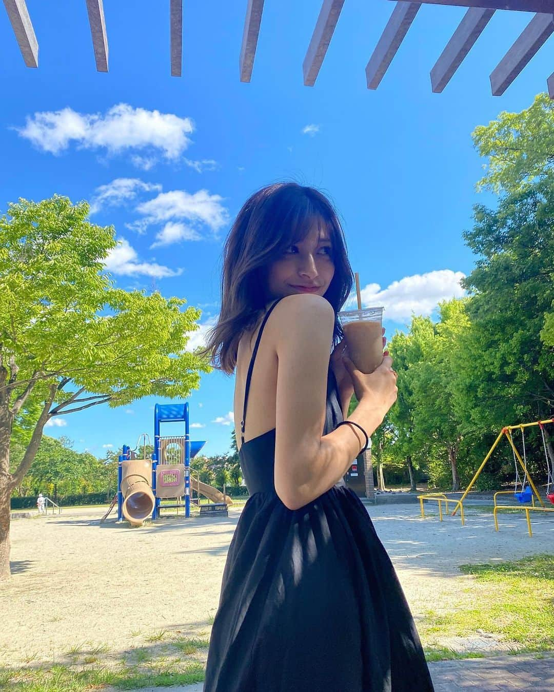 美女美容事情さんのインスタグラム写真 - (美女美容事情Instagram)「《休日は公園で一休み🧋🌼》⁠⠀ *⠀⠀⠀⠀⠀⠀⁠⠀⁠⠀⁠⠀⁠⠀⁠⠀ 今回ご紹介させて頂きますのは!!👀❤️⁠⠀⁠⠀⁠⠀⁠⠀⁠⠀ 水谷 果絵さん<@iamkae1106> の素敵なお写真📸⠀⁠⠀⁠⠀⁠⠀ *⠀⁠⠀ コーヒー飲んでる表情に癒されますね😍✨⠀ こんな美人と公園デートしてみたいです🌺☀️⠀⠀⠀⁠⠀⁠⠀⁠⠀⁠⠀⁠⠀ *⠀⁠⠀⁠⠀⁠⠀⁠⠀⁠⠀ 水谷 果絵さん<@iamkae1106> 素敵な投稿をありがとうございました☺️📸✨⠀⁠⠀ 水谷 果絵さんのアカウントには他にも素晴らしい投稿が沢山ありますので是非覗いてみてくださいね💁‍♀️💙⁠ ⁠⠀ ⠀⠀⁠⠀⁠⠀⁠⠀⁠⠀ △▼△▼△▼△▼△▼△▼△▼△▼△▼ ⁠⠀⁠⠀⁠⠀⁠⠀ ❤️🧡💛「ビジョビ (美女美容事情)」💚💙💜⠀⠀⠀⠀⠀⠀⠀⠀⠀⠀⠀⠀⠀⠀⁠⠀⁠⠀⁠⠀⁠⠀⁠⠀⁠⠀ 👇掲載ご希望の方は👇⠀⠀⠀⠀⠀⠀⠀⠀⠀⠀⠀⠀⠀⠀⠀⁠⠀⁠⠀⁠⠀⁠⠀⁠⠀⁠⠀ @b_b_j.jタグ付けと🖤 #ビジョビ ⁠⠀⁠⠀ 🖤タグ付けお願いします⠀⠀⠀⠀⠀⠀⠀⠀⠀⠀⠀⠀⠀⠀⠀⁠⠀⁠⠀⁠⠀⁠⠀⁠⠀⁠⠀ △▼△▼△▼△▼△▼△▼△▼△▼△▼ ⁠⠀⁠⠀ #美人#美女#休日コーデ#夏コーデ⠀ #カフェ#公園#スタイル抜群⠀ #インスタ美女#インスタ美人」6月13日 18時08分 - b_b_j.j