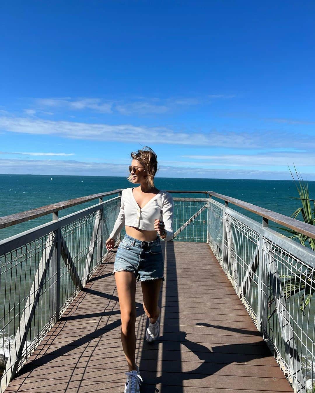 りおなさんのインスタグラム写真 - (りおなInstagram)「. Nice view 🤍 . . . . #cairns #cairnsaustralia #cairnscity #cairnslife #cairnsofinstagram #australia #studentlife #slowlife #esplanade #lagoon #palmtrees #ケアンズ #ケアンズ留学 #ケアンズライフ #オーストラリア #オーストラリア留学 #留学 #留学生活 #語学留学 #語学学校 #beach #bikini #chillout #portdouglas #morning #lunch #breakfast #brunch #fourmilebeach」6月13日 18時37分 - rionapzzz