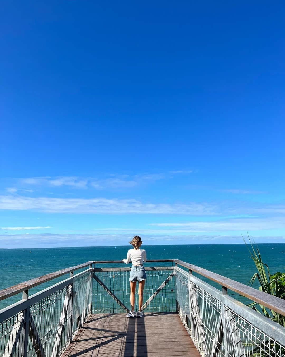 りおなさんのインスタグラム写真 - (りおなInstagram)「. Nice view 🤍 . . . . #cairns #cairnsaustralia #cairnscity #cairnslife #cairnsofinstagram #australia #studentlife #slowlife #esplanade #lagoon #palmtrees #ケアンズ #ケアンズ留学 #ケアンズライフ #オーストラリア #オーストラリア留学 #留学 #留学生活 #語学留学 #語学学校 #beach #bikini #chillout #portdouglas #morning #lunch #breakfast #brunch #fourmilebeach」6月13日 18時37分 - rionapzzz