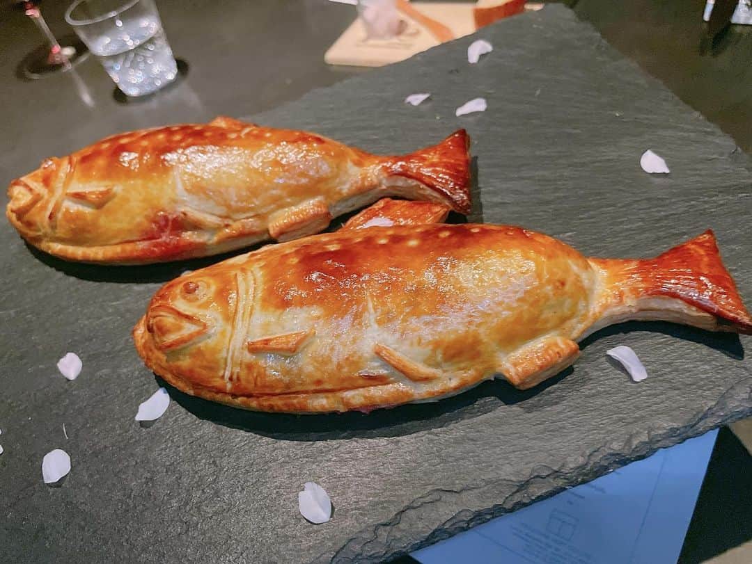 黒澤ゆりかさんのインスタグラム写真 - (黒澤ゆりかInstagram)「少し前ですが、ヴァイオリンメンバーで久しぶりのTAKAZAWAさん✨  猫のクッキーは保護猫への支援になるそうです😌🐈  今回もとっても感動のお食事でした🍽😋  コツコツが大切な🎻 老後の趣味までにいろんな曲沢山弾ける様になるといいな♪😆  #takazawa  #🎻」6月13日 19時06分 - yurikakurosawa