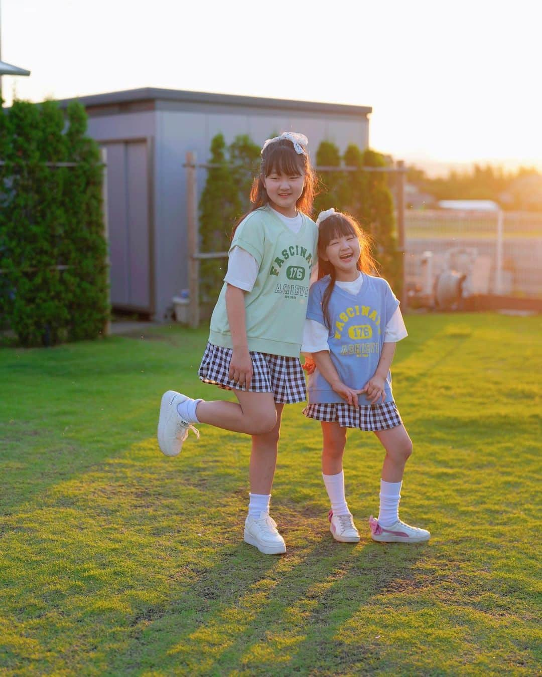 はねまりさんのインスタグラム写真 - (はねまりInstagram)「いちなる❌ピンクラテ 夢みたい😊大好きないちなるさん💖と大好きなピンクラテさん❤️、まさかのコラボ、神すぎる🥰  @ichika_kato @kinjo_narumi @_pink_latte  #はねまり #海外ファッション #海外子供服  #はねまりチャンネル #ユーチューバー #ファッション #子供服 #小学生 #夏コーデ #hanemari #youtuber #fashion  #js #followｍe  #ootd  #リンクコーデ  #双子コーデ #韓国子供服 #js3 #js5 #今日のコーデ #通学コーデ #小学生コーデ #ピンクラテ #いちなるピンクラテ」6月13日 19時48分 - hanemarisworld