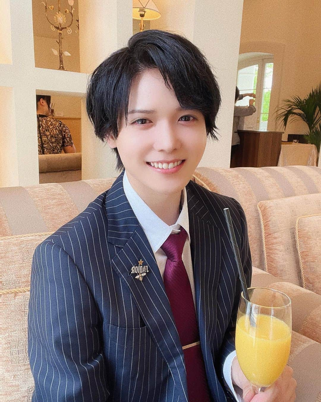 島貫勇士さんのインスタグラム写真 - (島貫勇士Instagram)「スーツだよん！！  #黒髪男子 #アップバング  #メンズヘアセット  #結婚式ヘアアレンジ  #結婚式コーデ #結婚式お呼ばれ  #スーツ男子 #ラペルピン  #dior #japaneseboy  #メンズメイク #ジューンブライド  #センターパート #かっこいい  #かわいい #あざとい系男子  #仙台 #島貫勇士 #彼氏感  #彼氏感シリーズ」6月13日 21時17分 - yujimelo_sads