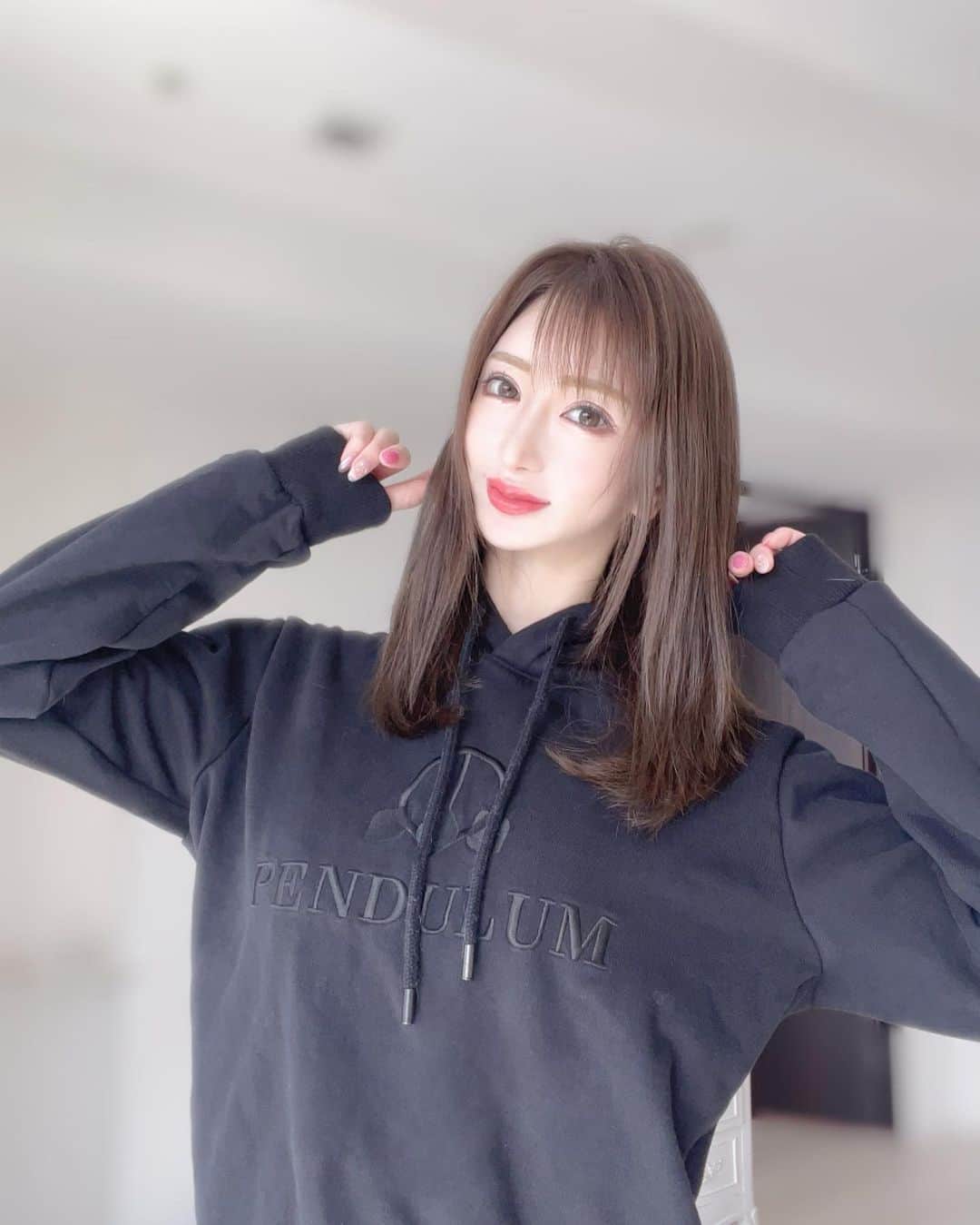 松山英礼奈さんのインスタグラム写真 - (松山英礼奈Instagram)「@pendulum.fashion  生地がしっかりしてて可愛い🖤🖤  箱に入って届くので プレゼントなんかにも ピッタリ🤗🎁💐💕  #フーディー #pendulumfashion  #apparel」6月13日 21時27分 - hiiiiiiii0802
