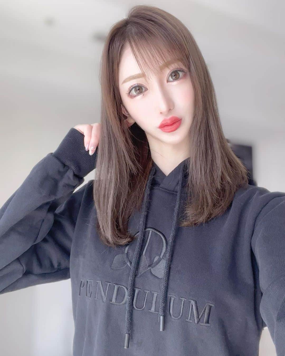 松山英礼奈さんのインスタグラム写真 - (松山英礼奈Instagram)「@pendulum.fashion  生地がしっかりしてて可愛い🖤🖤  箱に入って届くので プレゼントなんかにも ピッタリ🤗🎁💐💕  #フーディー #pendulumfashion  #apparel」6月13日 21時27分 - hiiiiiiii0802