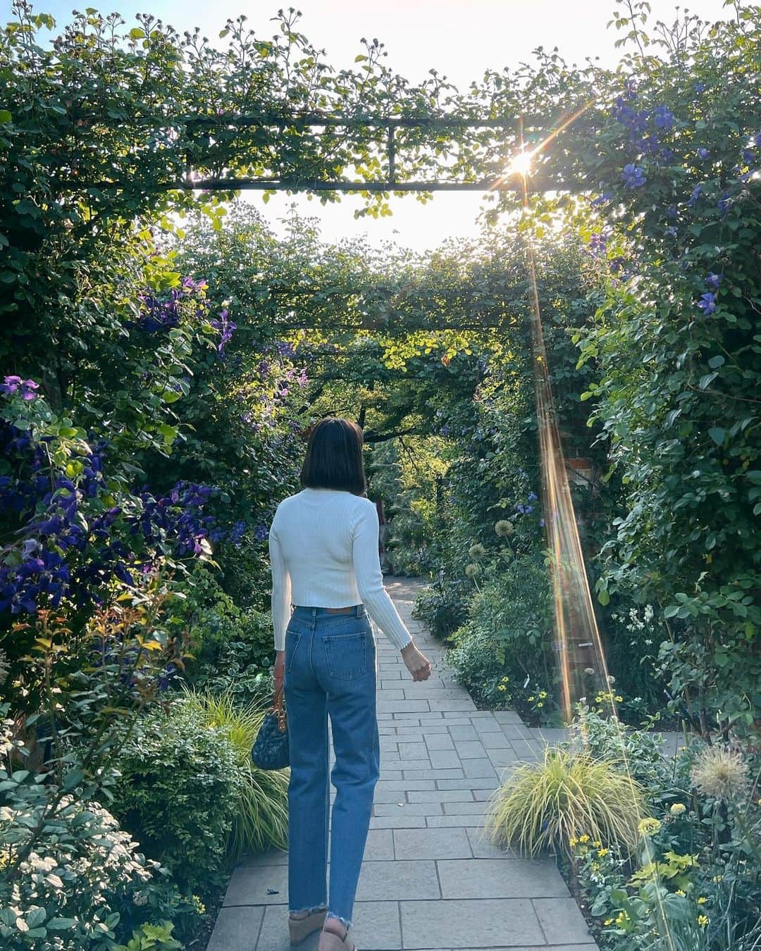 黒木なつみさんのインスタグラム写真 - (黒木なつみInstagram)「⁡ YOKOHAMA⛴🌼🛼 ⁡ 港の見える丘公園 植物マニアにはたまらない環境🌳 ⁡ 丘の上から 見える景色も いと美しきかな ⁡ #いきなり俳句風 #横浜#元町#好き #最後の動画の #みーちゃんの声😂 #Vicente#shooting」6月13日 21時43分 - natsumi0086