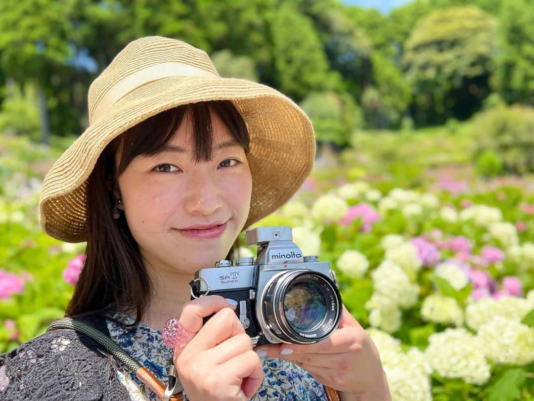 小田飛鳥さんのインスタグラム写真 - (小田飛鳥Instagram)「千葉の茂原にある服部農園あじさい屋敷に行って来ました💠 山に咲くワイルドな紫陽花が好きな私には好みな場所でした（笑） カワイイ紫陽花たちMINOLTAちゃんで撮り下ろして来た。。❤️‍🔥 #服部農園あじさい屋敷 #紫陽花 #hydrangea #紫陽花の花言葉」6月14日 11時06分 - asuka_oda_0320