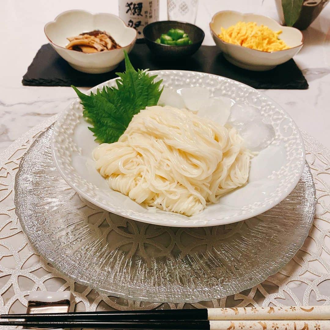 越野矢素子さんのインスタグラム写真 - (越野矢素子Instagram)「外食続きで主人が胃もたれでダウン気味⤵️ さっぱりした素麺にしました。 胃もたれの時って薬以外に何が良い物ありますか？🤔  #お家ごはん #そうめん #素麺」6月14日 12時26分 - loversyaso