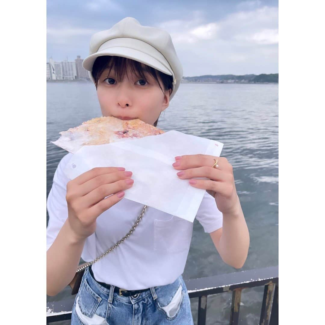 芳根京子さんのインスタグラム写真 - (芳根京子Instagram)「この前撮影終わりにマネージャーさんとたこせん食べた🫠美味しかった🫠  #芳根京子を置いておきます」6月14日 12時35分 - yoshinekyoko