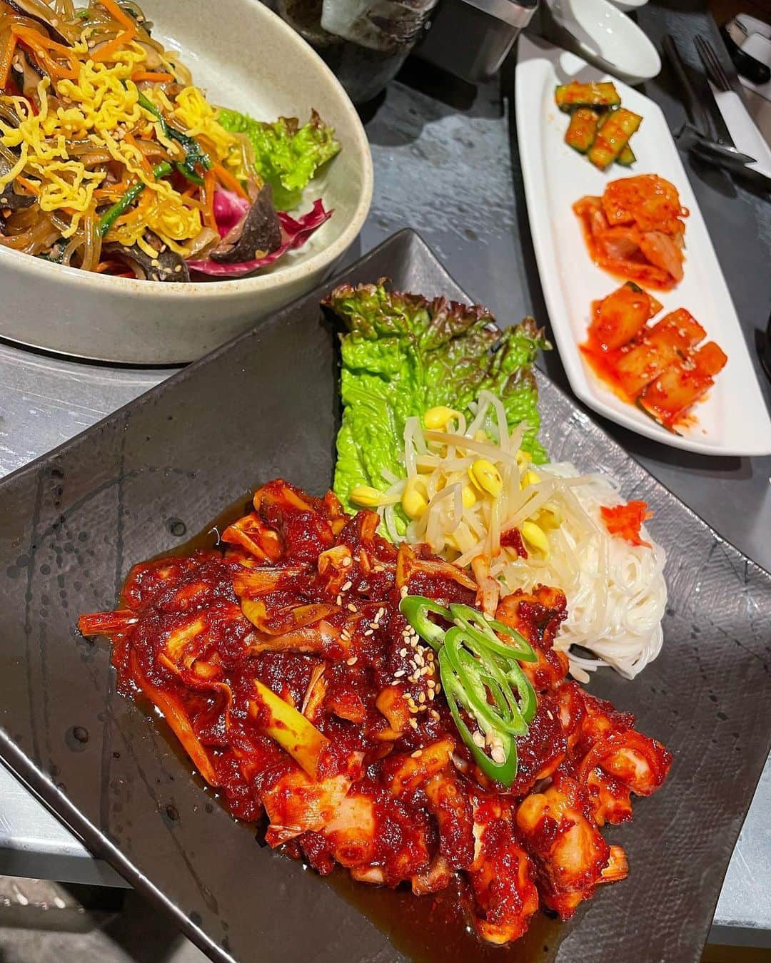 あおい夏海さんのインスタグラム写真 - (あおい夏海Instagram)「こんにちは！！ 韓国料理大好きなつみんです❤️ 韓国料理で好きなのはチャプチェとサムギョプサル‼️‼️  先月行った大阪の 『韓国食堂KOMA』さんのチャプチェとサムギョプサルが忘れられない🥺💓💓  なつみんおすすめのおすすめのお店は 大阪なんば駅すぐにある 韓国食堂KOMAさん @koma_korean ！！  5/19にオープンしたばかりの韓国料理と焼肉が食べれるお店です❤️ バースペースもあって、そこはお酒を飲みながらサラッと韓国料理や焼肉をつまめる！！😍🙌  KOMAで韓国料理が有名な奈良市にあるゴルフ場 "KOMAカントリークラブ"がプロデュースする韓国料理のお店だそうです！ 6月からよりテイクアウト、イートインコーナー始まったので 美味しい韓国料理がテイクアウトできまーす！！  激辛好きには このお店で一番辛いナッチポックというタコの甘辛炒めがおすすめ✨ 『ナッチポックあおいスペシャルで！』 と頼んでもらえると、 特別に裏メニューで通常の5倍の激辛出して貰えますので、辛いの好きな方はぜひ頼んでみてください❤️🤪笑  お店の中もK-popが流れてるし、 お酒もマッコリやチャミソルがたくさんあるよー🎵  大阪で仕事はやくないかなー！🎵🎵  大阪のみなさん、 関西のみなさん、 ぜひ韓国食堂KOMA @koma_korean  行ってみてねーー！😆😆😆✨  お店の情報載せておきます☺️ 🌸韓国食堂KOMA🌸 大阪府中央区難波1-8-7 06-6213-2986 各線なんば駅すぐ open  17:00〜   #韓国食堂koma  #韓国料理 #大阪グルメ  #大阪韓国料理  #なんば駅  #なんばグルメ  #サムギョプサル  #韓国焼肉  #焼肉屋  #大阪焼肉  #乾杯燒肉  #ビール女子  #あおい夏海 #大阪居酒屋  #女子会 #韓国料理屋  #韓国料理大好き」6月14日 13時17分 - natsumi.aoi