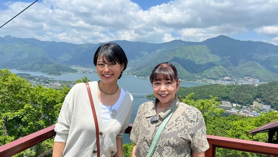 竹岡圭さんのインスタグラム写真 - (竹岡圭Instagram)「6月13日月曜日20時55分〜の「なかなか日本！〜高速道路DRIVE1バン旅〜」は、富士山パノラマロープウェイへ🤗  名前の通りの大パノラマ😆かなり勾配の急な絶景のロープウェイです🫶 それにしてもカチカチ山って、なかなかすごいタヌキとウサギのお話。子供の頃聞いたけど、改めて聞くと…すさまじい😅  恥ずかしがり屋の富士山が🗻顔出してくれてる時に、またブランコ乗りたいなー✨  『なかなか日本！〜高速道路DRIVE1バン旅〜』tvk（テレビ神奈川）毎週月曜日20時55分〜。tvk映らない方もYouTubeで観られますので、是非ご覧くださいねー❗️  ❣️YouTubeでも見られま〜す❣️ ☀️YouTubeはこちら✨Instagramのストーリーズからもリンクタップで飛べるようにしておきますねー🙌 https://youtube.com/playlist?list=PLr4_STTzGB2VQscY6S53gJUWvzxRo2L6S  ☀️「なかなか日本！〜高速道路DRIVE1バン旅〜」のHPはこちら http://www.tvk-yokohama.com/naka_jpn/  #竹岡圭　#中村優　#なかなか日本 #NEXCO中日本　#ネクスコ中日本　#tvk #富士山パノラマロープウェイ」6月14日 15時16分 - kei_takeoka