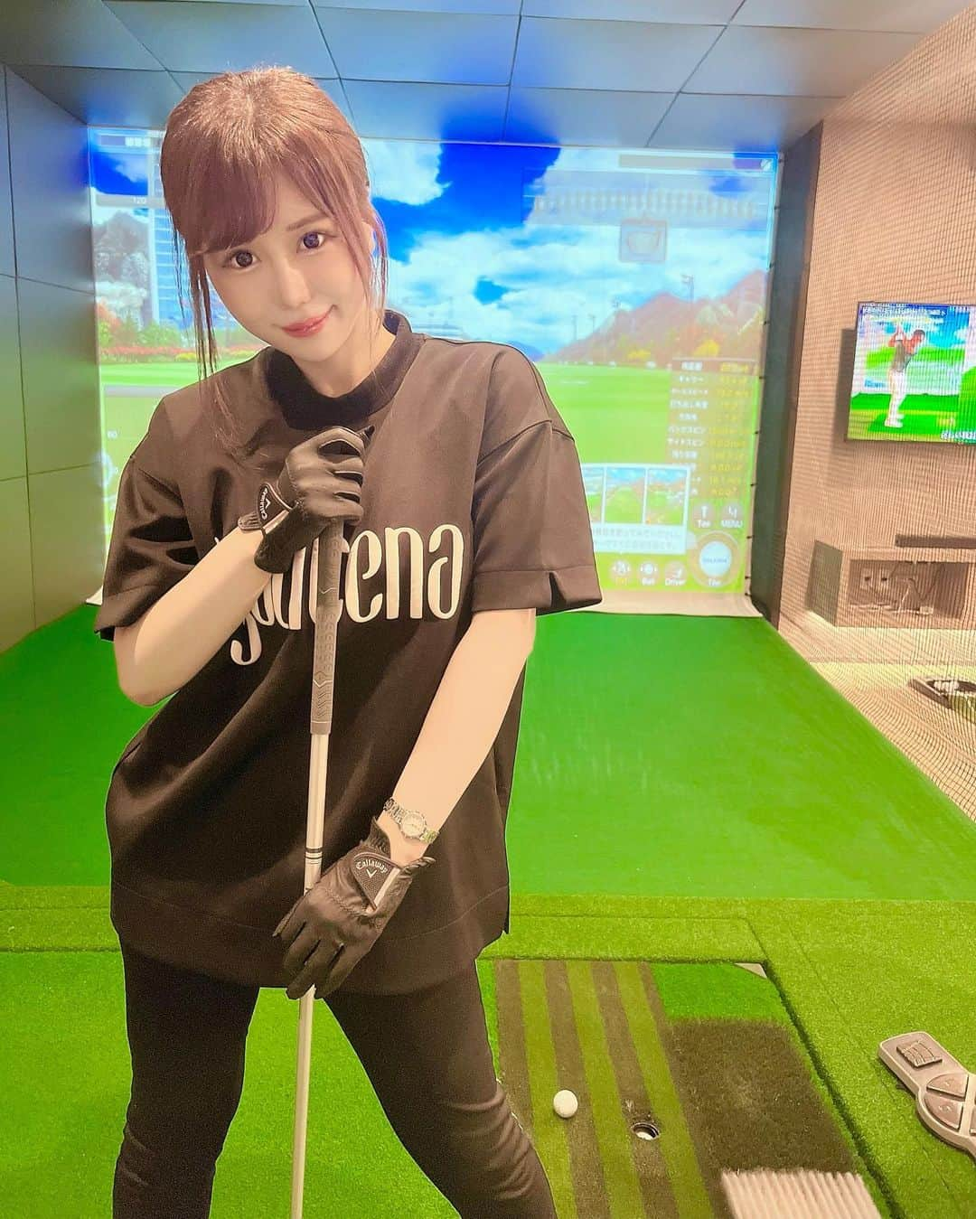 森カノンさんのインスタグラム写真 - (森カノンInstagram)「🏌🏼‍♀️⛳️ 水道橋にあるシュミレーションゴルフで ゴルフの練習して来たんだけど 下手くそ過ぎてやばやば🫠🫠  私なんでも卒なくこなすタイプだけど ゴルフはバスケよりセンス無いかもしれない…笑  ウォームの動画とか画像も何枚も 撮ってもらったんだけどキモすぎて 載せられたもんじゃないから封印しとくね㊙️  でも、めちゃくちゃ楽しかったから 練習しまくってコース回りたいし その為にはクラブも一式揃えなきゃだし ゴルフウェアも買わなきゃだし 来年の目標にする(遅い)💨  PR @acn_golf_range #acngolfrange #インドアゴルフ #シミュレーションゴルフ #水道橋 #ゴルフ練習場 #室内ゴルフ #ACNグループ」6月14日 17時38分 - mkanon211