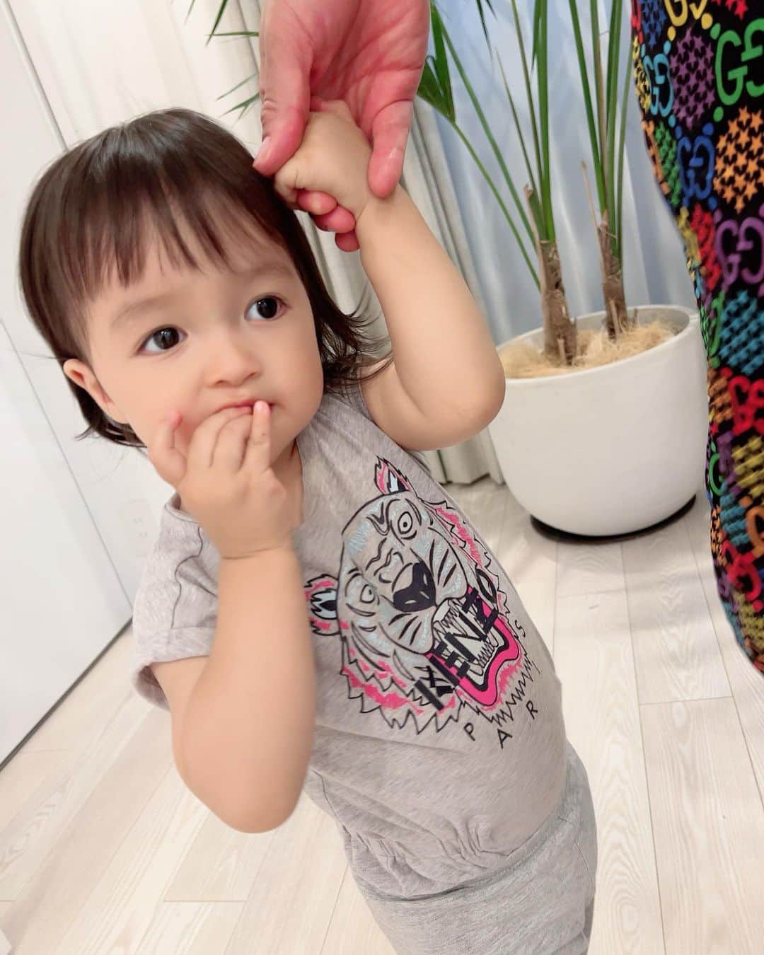 川崎希さんのインスタグラム写真 - (川崎希Instagram)「Snack💓💓💓  sisterはよくおやつを食べてるんだけど自分で食べたいおやつを渡してきてアピールしてくれます笑  これはフリーズドライヨーグルト  可愛すぎる〜💓💓💓  #snack #babygirl」6月14日 20時20分 - kawasakinozomi