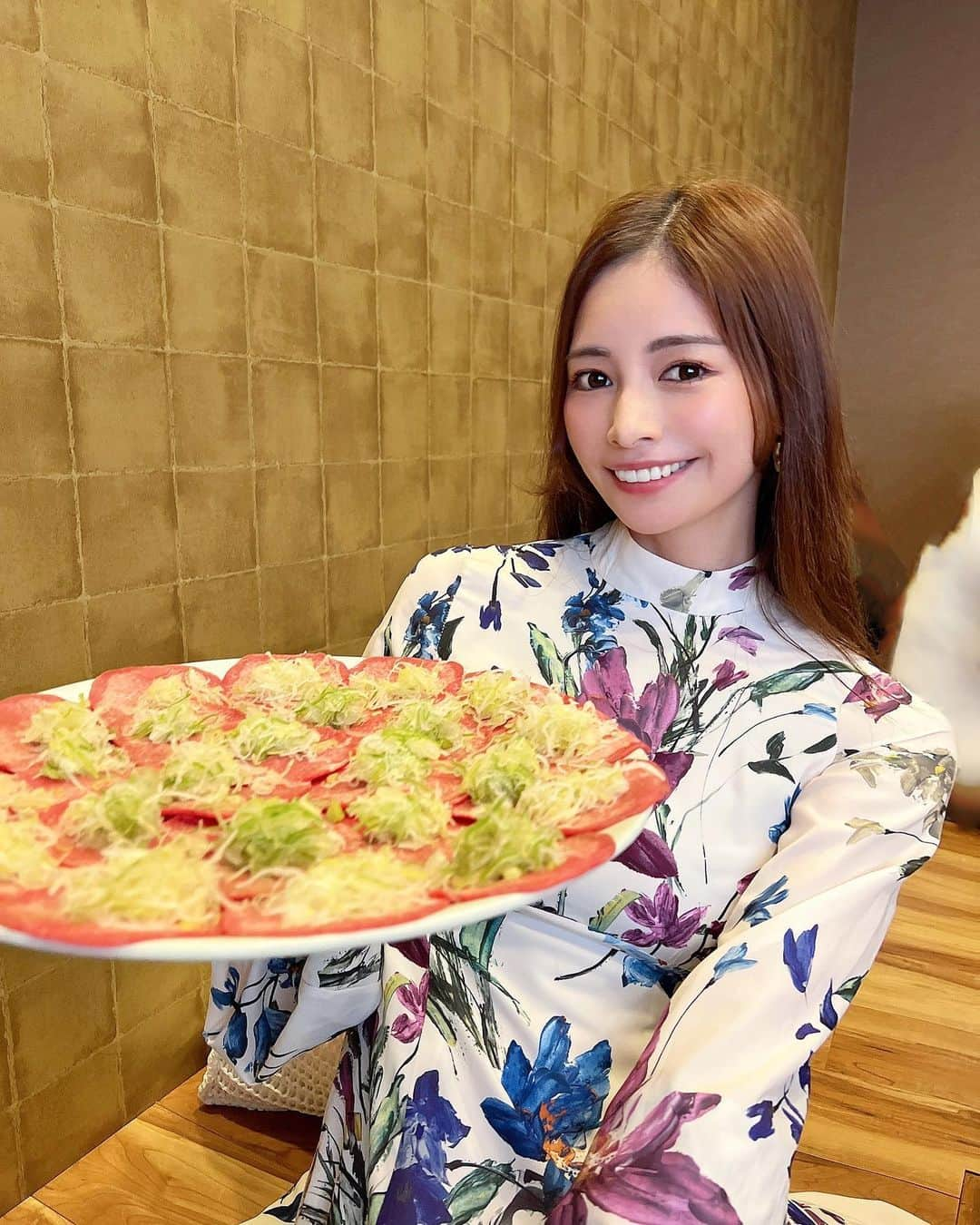 得あゆさんのインスタグラム写真 - (得あゆInstagram)「焼肉 蘭 🥩 ここのネギたんが大好き！！！！ しかも量も多くてリーズナブル！ トータル的に素晴らしい焼肉屋さんです🔥  東京で大好きなお店がある様に、 関西でもどんどんどん好きなお店定まってきた。笑 (まって、どんどんどんってどん一回多い。) ・ ・ ・ ・ ・ ・ ・ ・ ・ ・ ・ ・ ・ ・ #焼肉#焼肉屋#焼肉蘭#兵庫グルメ#芦屋ランチ#芦屋グルメ#西宮グルメ#関西焼肉#関西グルメ#大阪グルメ#ネギ#ネギ好き#ネギタン塩#ハラミ#お肉#肉#肉食#肉食女子#ダイエット#ママコーデ#ママファッション#ママライフ#家族ごはん#休日の過ごし方#休日#男の子ママ#得あゆグルメ#グルメ#焼肉好きな人と繋がりたい#yakiniku」6月14日 21時11分 - tokuayu819