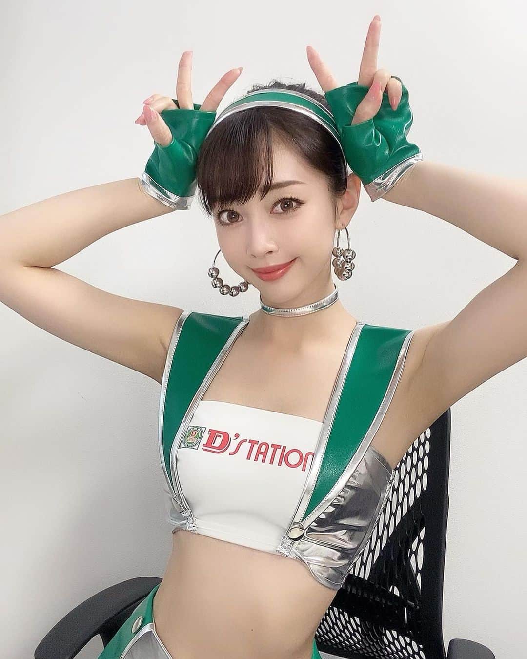 林紗久羅さんのインスタグラム写真 - (林紗久羅Instagram)「. . . . 今日はGSTV後にDステの夏コスを着て とある撮影をしてきました💚 . ピアスが特にお気に入り✨ . そして！ 7月2日(土)D'STATION 2022 フレッシュエンジェルズ summer撮影会の ご予約がスタートしましたので 来てくれたら嬉しいです💚 . https://eee-smile.com/photo/2022-07-02/ . 更に！！ 明日はギャルパラTV 『月刊フレッシュエンジェルズ』です👼 20時から生放送ですので是非ご覧くださいませ💚🎤 . フレエンの応援よろしくお願いします📣🌸 . . . #supertaikyu #s耐 #s耐tv #dstation #dstationracing #dstationフレッシュエンジェルズ #フレエン #astonmartin #vantage #racequeen #レースクイーン」6月14日 21時17分 - sa1210ku