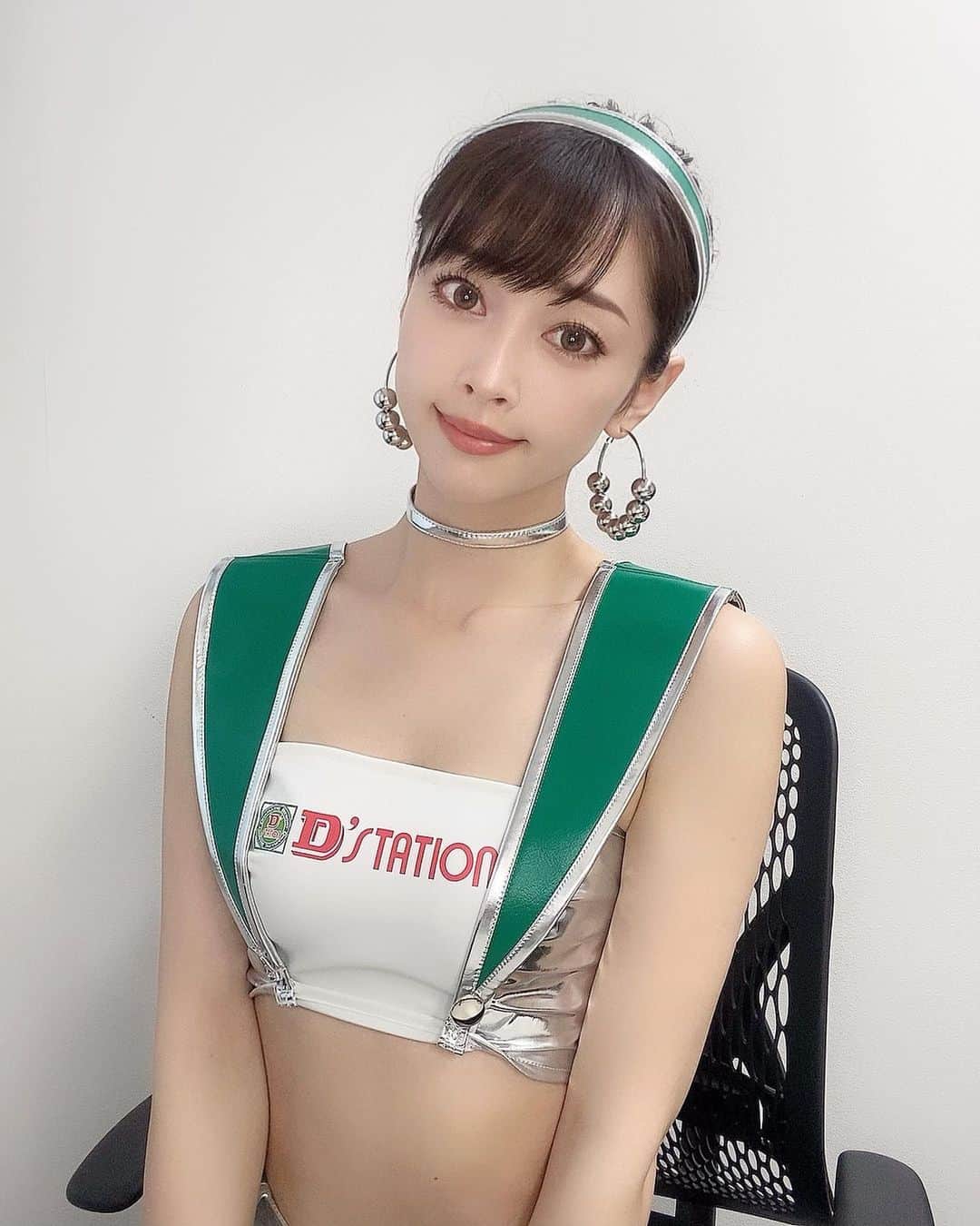 林紗久羅さんのインスタグラム写真 - (林紗久羅Instagram)「. . . . 今日はGSTV後にDステの夏コスを着て とある撮影をしてきました💚 . ピアスが特にお気に入り✨ . そして！ 7月2日(土)D'STATION 2022 フレッシュエンジェルズ summer撮影会の ご予約がスタートしましたので 来てくれたら嬉しいです💚 . https://eee-smile.com/photo/2022-07-02/ . 更に！！ 明日はギャルパラTV 『月刊フレッシュエンジェルズ』です👼 20時から生放送ですので是非ご覧くださいませ💚🎤 . フレエンの応援よろしくお願いします📣🌸 . . . #supertaikyu #s耐 #s耐tv #dstation #dstationracing #dstationフレッシュエンジェルズ #フレエン #astonmartin #vantage #racequeen #レースクイーン」6月14日 21時17分 - sa1210ku