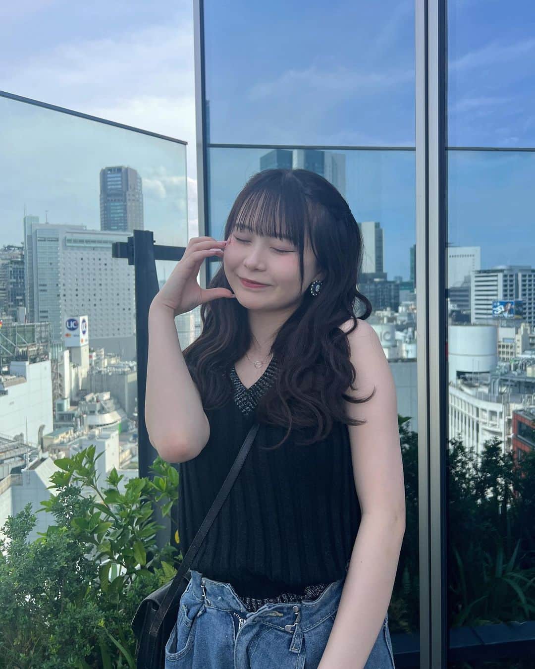 桜さんのインスタグラム写真 - (桜Instagram)「この日普通に歩いてたらズボンのボタンいつの間にか取れてました恥ずすぎ痩せろってことでしょうかね頑張ります💪🏼」6月14日 21時22分 - sakura_0808_