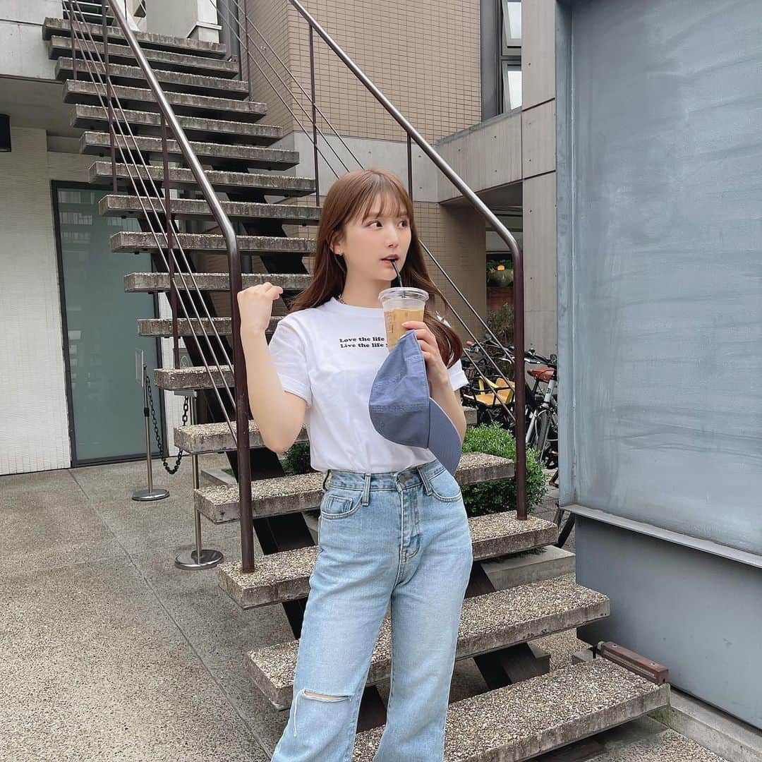 ひよんさんのインスタグラム写真 - (ひよんInstagram)「👖❤️  最近お気に入りのデニムは @9unq.official のものでした☺️✨ 形は綺麗だけど少しだけダメージがあるのがいいの🤭！ 今週の6/18 土曜日発売だよ💓  全部で3種類のデニムが発売されるから おたのしみに〜☺️👏  #9unq #クアンク #ひよん #ひよん服 #デニム #デニムコーデ」6月14日 23時03分 - cchan_fee4