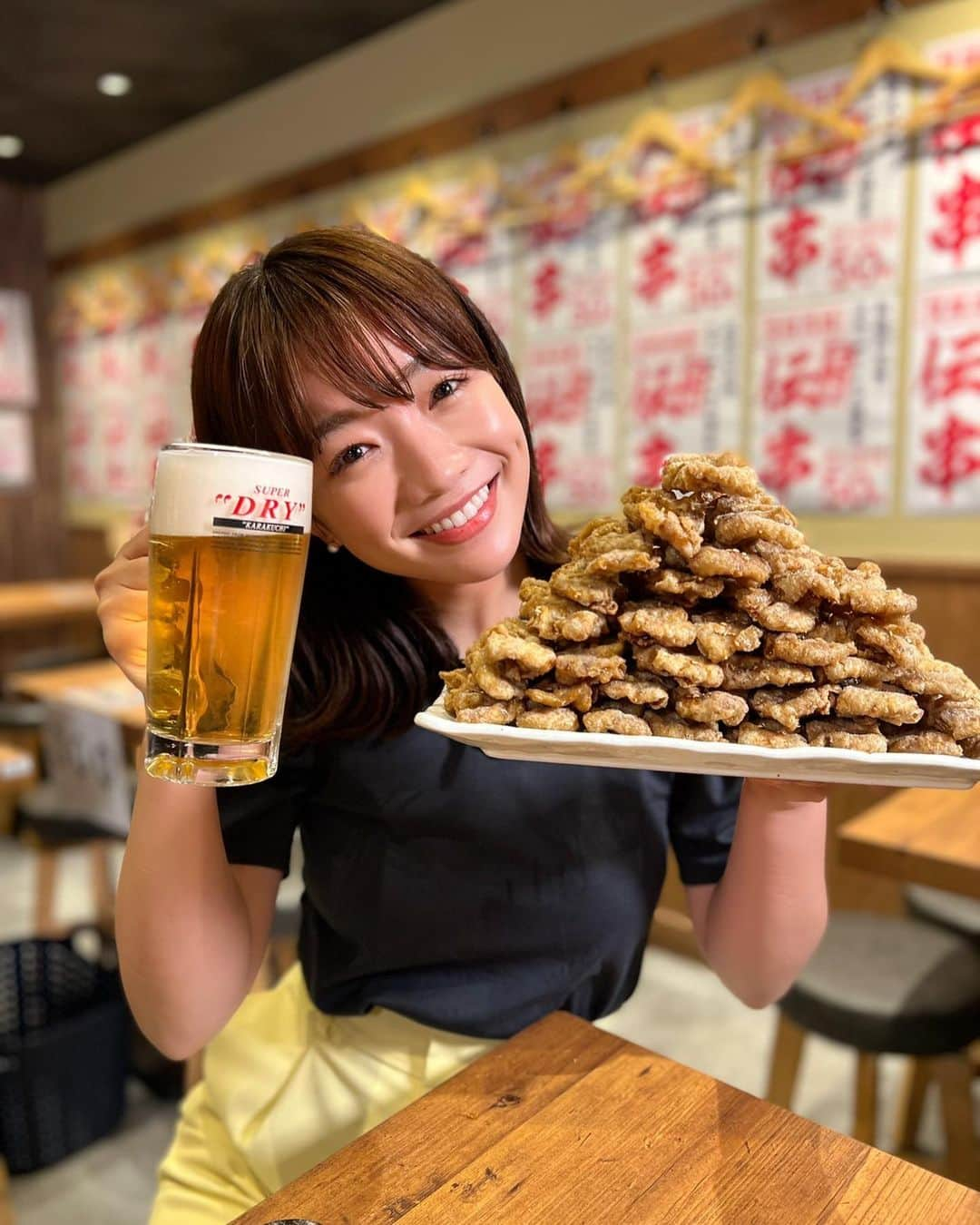 川村茉由さんのインスタグラム写真 - (川村茉由Instagram)「今日のCBC『うまい!の極み』🍻は 【伝串 新時代 名駅広小路店】✨  この山盛りの 伝串新時代ピラミッド！！！ 迫力満点👏  ボリューム満点に見えるけど、 これがまた秘伝のスパイスがかかってて クセになる味🥺 意外に後味あっさりしてるから、 何本もいけちゃうんだよなあ🤤 病みつきになる💕🤭  ビールの最強のお供見つけた✌️  #伝串 #伝串ピラミッド #新時代 #アサヒビール #アサヒスーパードラ #生ビール #スーパードライ #ビール女子 #うまいの極み #cbc」6月14日 23時15分 - mayupi_k