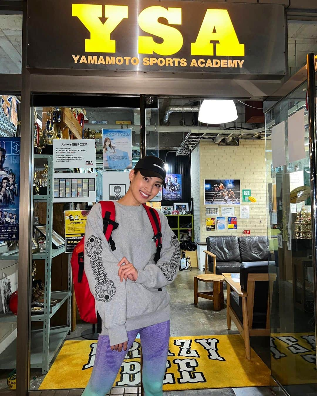 青山めぐさんのインスタグラム写真 - (青山めぐInstagram)「💙💜🐝〰️  #krazybee #YSA #yamamotosportsacademy #狂蜂 #山本KID徳郁 #馬込 #格闘技 #総合格闘技 #ボクシング #キックボクシング #筋トレ #ジム  #トレーニング #ボディメイク #片足スクワット #トレーニングウェア #gym #training #bodymake #shein #trainingwear #wickyartshop」6月14日 23時42分 - megu_19880928