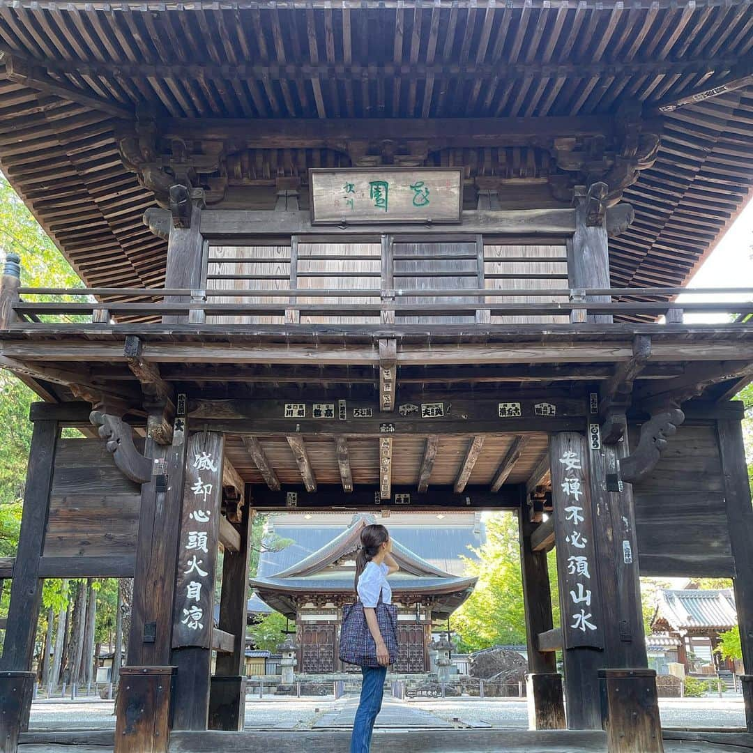 木本泉さんのインスタグラム写真 - (木本泉Instagram)「- 武田信玄の菩提寺"恵林寺"へ  なんとも清々しいお寺で気持ち良かったです🌿 空気が本当に良い✨  今回の旅行で山梨が好きになりました！ 近々また伺いたいです😊  #武田信玄#恵林寺#山梨」6月14日 23時56分 - izumikimoto