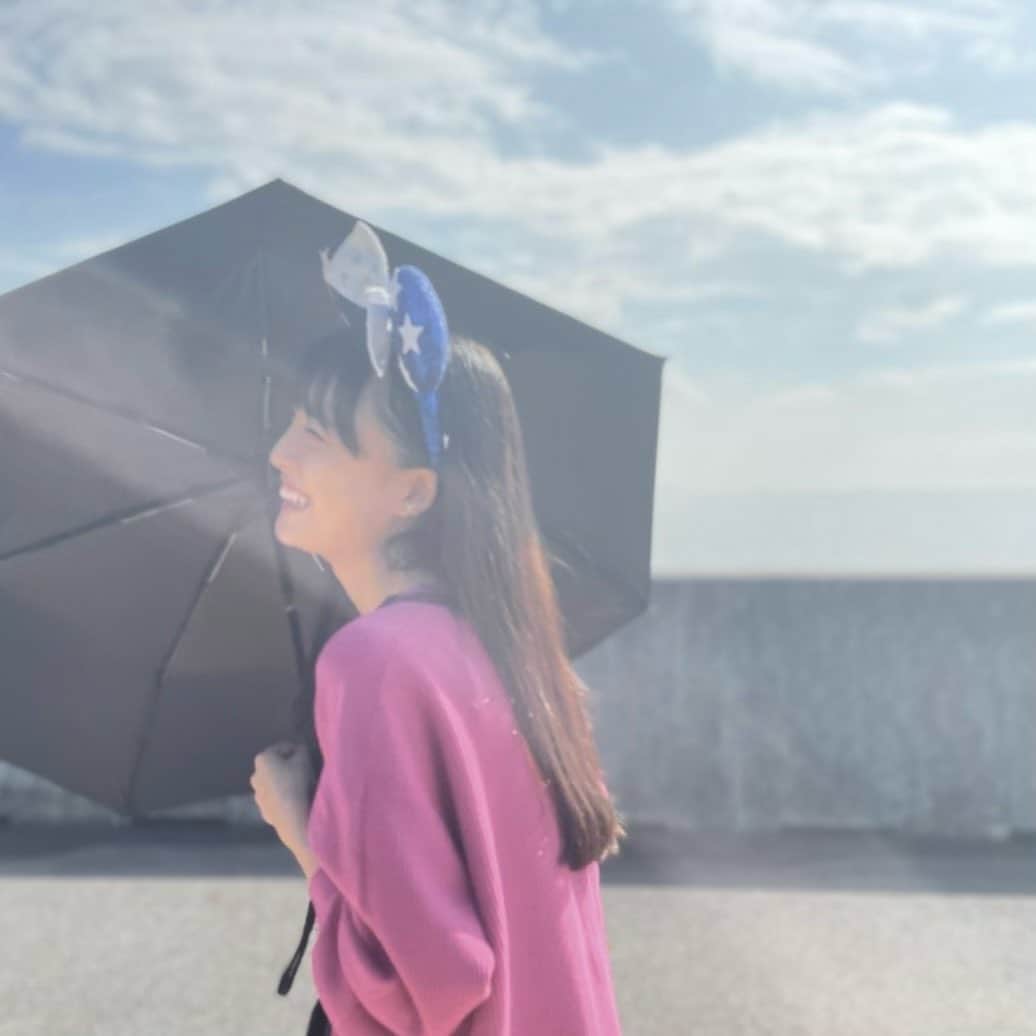 大友花恋さんのインスタグラム写真 - (大友花恋Instagram)「昨日、お気に入りの折りたたみ傘がポキンと折れてしまいました😢 雨と風と日差しから毎日守ってくれていた相棒だったので、突然のことにびっくり。 感謝の気持ちを込めて、傘との写真プレイバック🌂 ありがとうございました…😭✨」6月15日 16時50分 - karen_otomo