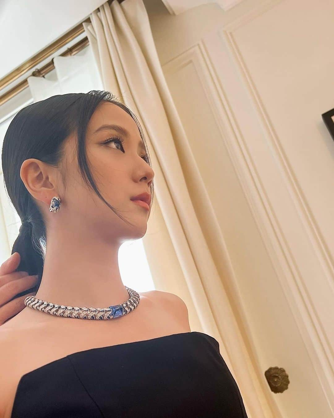 ジスさんのインスタグラム写真 - (ジスInstagram)「♥️ @cartier   💇🏻‍♀️ @kanghyunjin_official  💄 @ongibeauty  👗 @stylist_eel  🦋 @ityitj   #CartierSavoirFaire  #CartierHighJewelry #CartierBeautésduMonde」6月15日 17時17分 - sooyaaa__