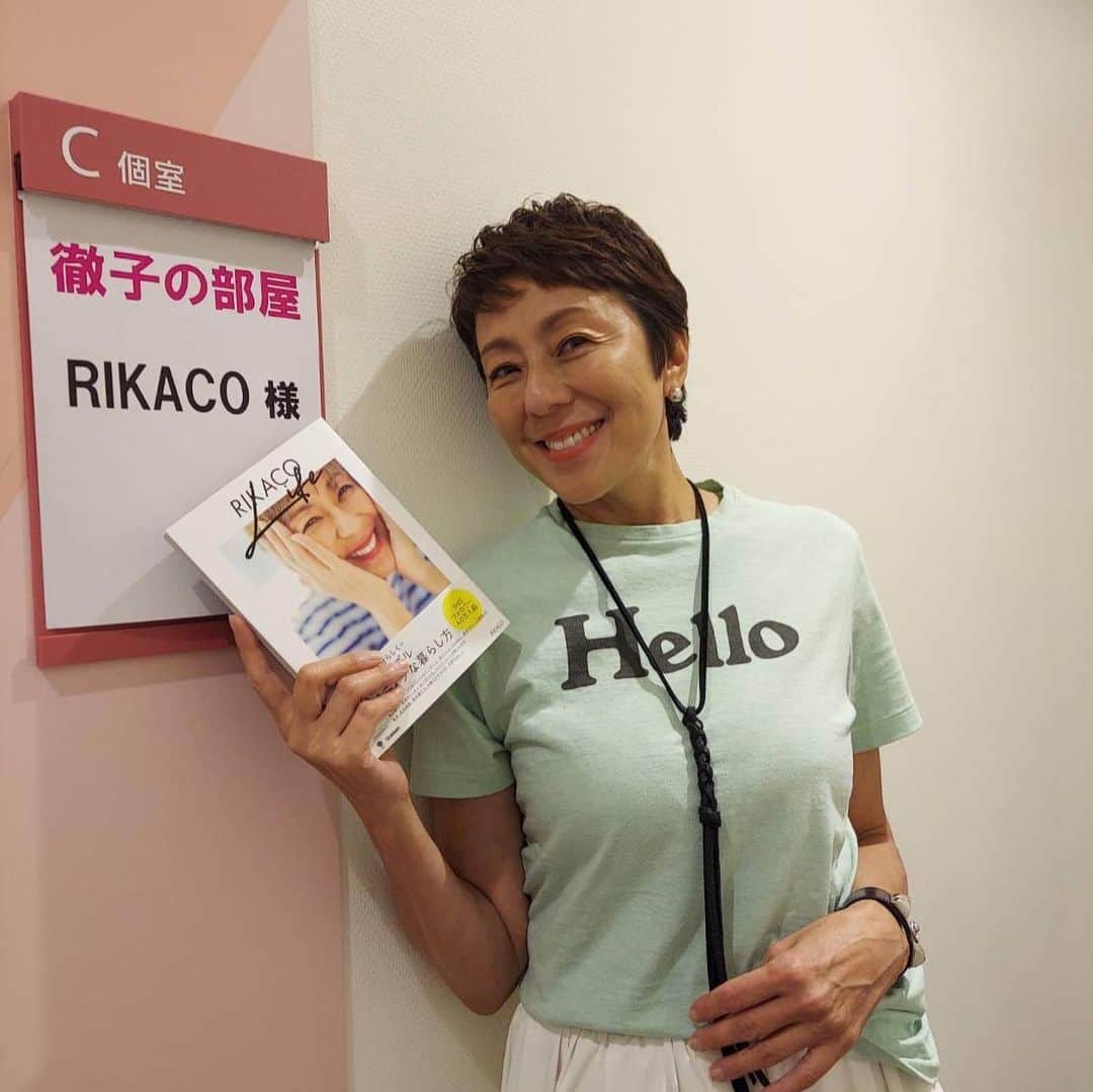 RIKACOさんのインスタグラム写真 - (RIKACOInstagram)「😉😉😉 RIKACO LIFEを紹介して頂きましたー 嬉しい❣️久々にてつこさんに会えました❣️ ＯＡはまた追ってお知らせしますー #❤️ #可愛い　#Tシャツは @madisonblue_official」6月15日 18時24分 - rikaco_official
