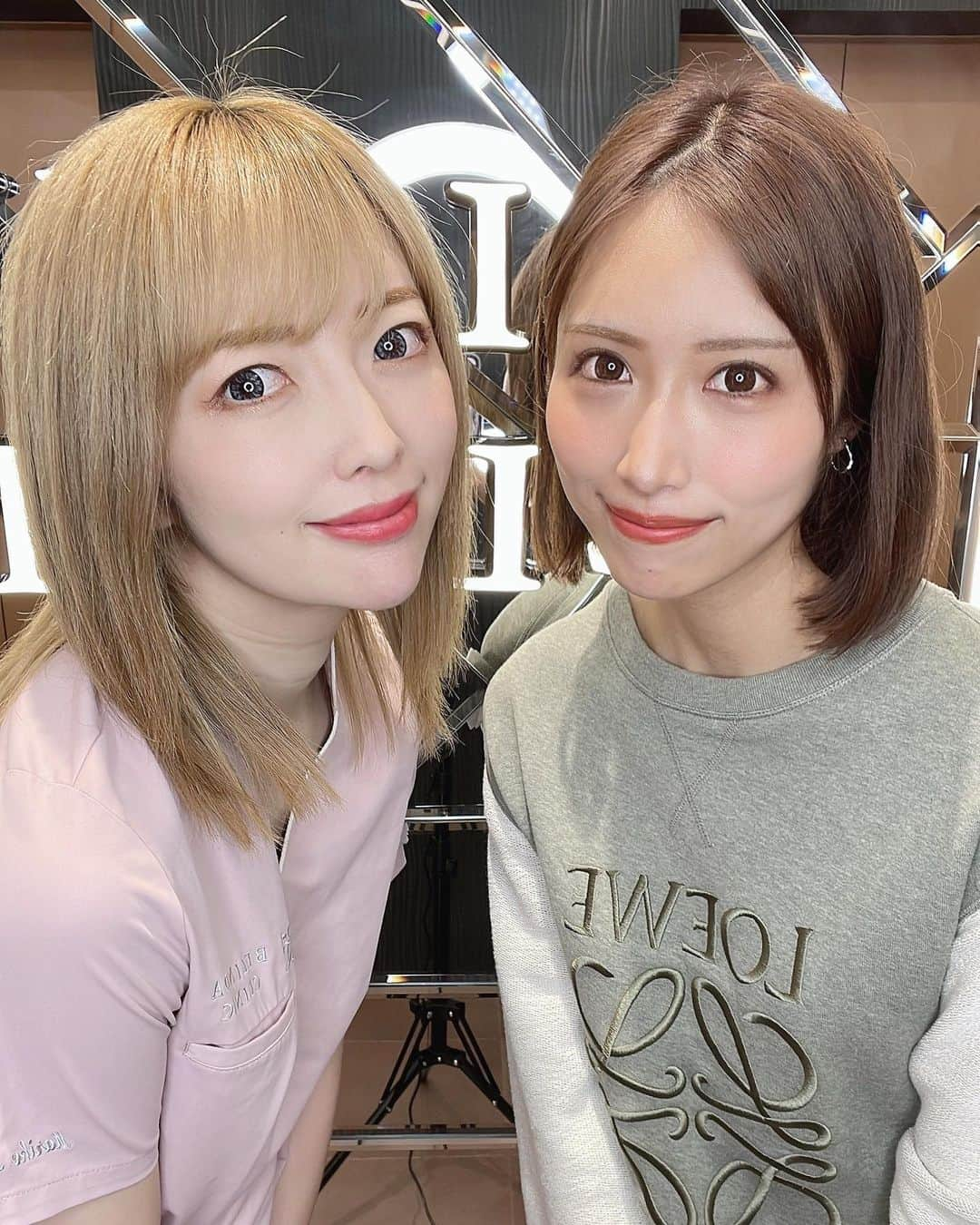 あいりさんのインスタグラム写真 - (あいりInstagram)「二重とバストアップで有名な まりこ先生 @dr_marikoinoue が 新宿にベリンダクリニック #belindaclinic をオープンしたので行ってきたよ〜☻໌  ずーっと額がコンプレックスで綺麗な丸みのある額にしたいなって思ってて、施術してもらったよ♡ まりこ先生のおでこヒアルロン酸の症例がきれいだったから まりこ先生にお願いしよう！って決めてたの♡  院内もすごく綺麗で清潔感あったし、施術中も正直緊張してたんだけど まりこ先生が『大丈夫ですよ〜😌』って声掛けながらやって下さって安心して受けれた（ ; ; ）  『あいりのインスタ見た！』って言うといいことあるみたい❤ カウンセリングは無料だし まりこ先生はほんと親身に相談のってくれるから是非行ってみてね❁♡ . . #BELINDACLINIC#ベリンダクリニック #まりこ先生 #井上真梨子 #美容外科#女医#まりこ先生の二重術 #まりこ先生のバレない二重術 #豊胸なら井上真梨子医師 #まりこ先生のバストアップ術 #額ヒアルロン酸#ヒアルロン酸」6月15日 18時45分 - wanu.__.uwan