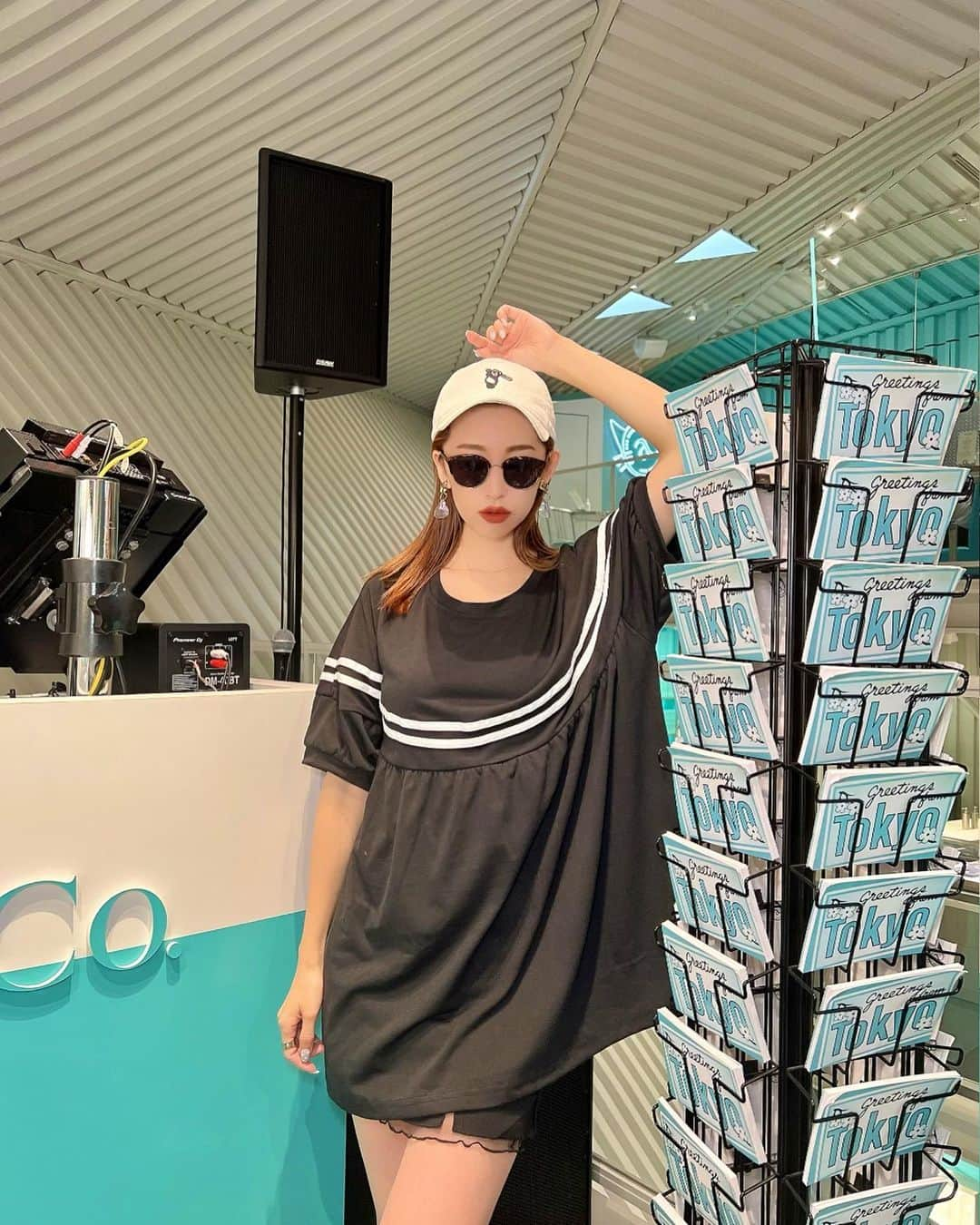 杉山佳那恵さんのインスタグラム写真 - (杉山佳那恵Instagram)「@bloomin_official  人気のTシャツワンピの Blackが発売となりました😎✌️✨  まだ寒いからデニムジャケットとか 合わせるとめっちゃ可愛いのや〜🧡  って、いつまで寒いん。  #bloomin#fashion#tシャツワンピ #ootd」6月15日 19時16分 - kanaxxy_0421