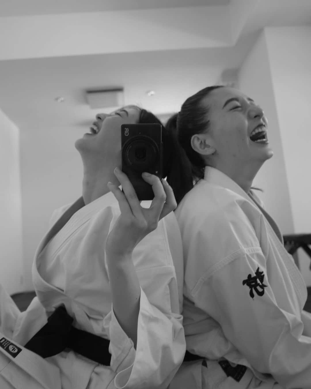 宮原華音さんのインスタグラム写真 - (宮原華音Instagram)「🥋🥋🥋  #かえでとかのん　道着バージョン  めちゃくちゃ素で笑いまくってる🤣  #空手 #karate #道着 #空手女子 #フルコンタクト空手 #伝統派空手」6月15日 21時40分 - miyahara_kanon