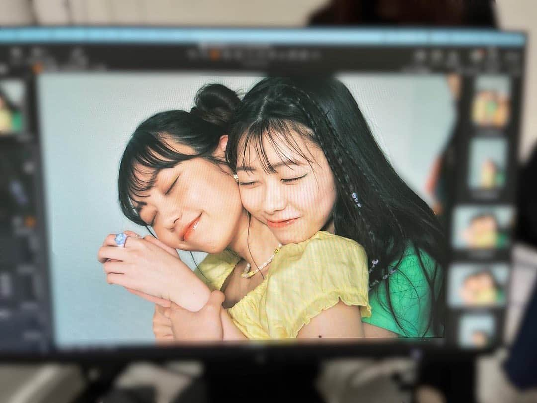 大盛真歩さんのインスタグラム写真 - (大盛真歩Instagram)「💛👭💚  仲仔︎︎︎︎︎ ︎︎︎︎︎☺︎ エスカワオフショットこれにて一旦投稿終了👍🏻   #まほえり  #オフショット  #エスカワイイ  #エスカワ  #モデル  #雑誌  #表紙  #撮影  #仲良し  #instagood  #likeforlikes  #photography  #makeup  #fashion  #hairstyle  #scawaii !  #bff  #instadaily」6月15日 22時03分 - maho_usagi