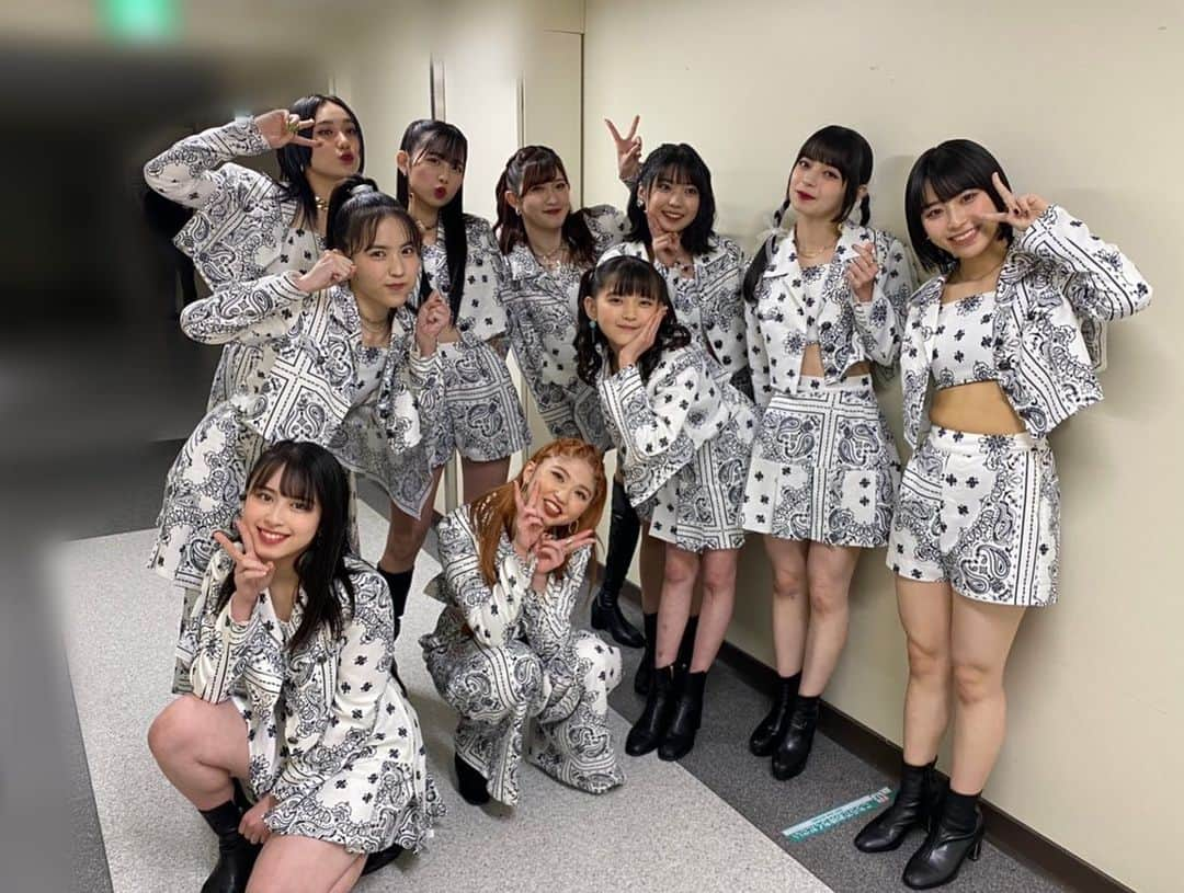 川村文乃さんのインスタグラム写真 - (川村文乃Instagram)「🏁アンジュルム CONCERT TOUR -The ANGERME- PERFECTION🏁  in 日本武道館！！！！！  春からまわってきたツアーのファイナル！  私が初めての日本武道館公演「十人十色＋」ぶりの卒業公演じゃない日本武道館でのコンサートでした！！  最高に楽しかったです❤️‍🔥  見てくださった皆さん ありがとうございました！！  アンジュ大好き〜🥰❣️ #ANGERME#アンジュルム」6月15日 22時19分 - ayano_kawamura.official