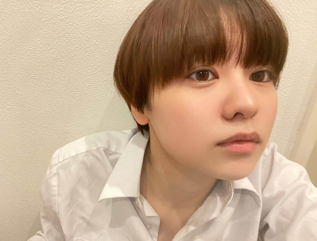 吉柳咲良さんのインスタグラム写真 - (吉柳咲良Instagram)「心機一転✌️  ということで、髪を切りに行ってきました。 過去一短いので、慣れない感じです。 首が涼しい。笑  🆕咲良もどうぞよろしくお願いします！   #吉柳咲良」6月15日 23時23分 - kiryusakura_official