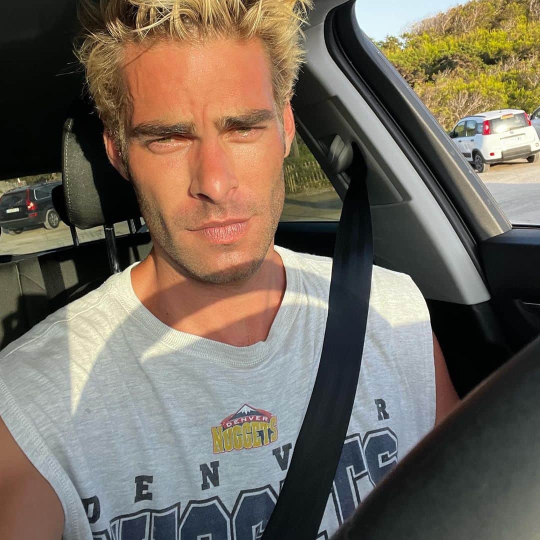 ジョン・コルタジャレナさんのインスタグラム写真 - (ジョン・コルタジャレナInstagram)「In and out」6月16日 1時50分 - jonkortajarena