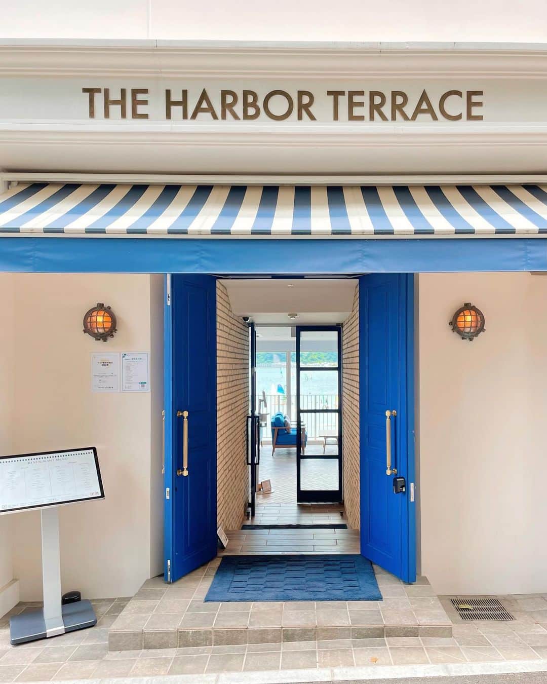 中島亜莉沙さんのインスタグラム写真 - (中島亜莉沙Instagram)「🏖🐚💙  全室オーシャンビューのホテル。 @the_harbor_terrace.official   朝は海を眺めながら自分達で作る 出来立てのパンが食べられる😌🍞 お部屋にプロジェクターも付いてたよ‼︎ 大人数で泊まっても楽しそう🥂  #案件ではございません #ろくまいめ #エアースイミング  #HBD #theharborterrace #zushi #ootd #coordinate #夫婦デート #夫婦 #休日コーデ #休日デート #誕生日旅行 #カフェ #逗子」6月16日 8時20分 - arisan_days