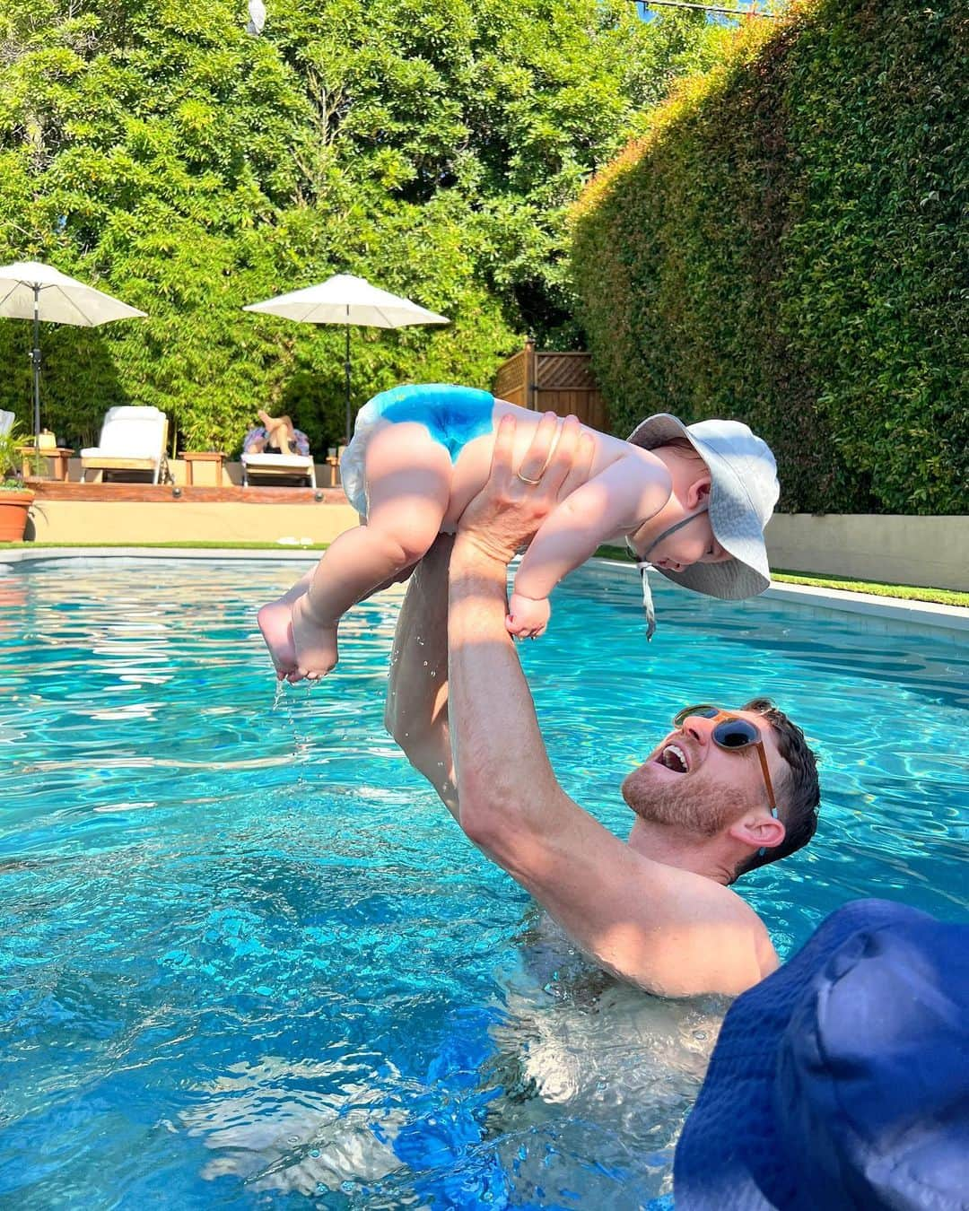 ジェイミー・チャンさんのインスタグラム写真 - (ジェイミー・チャンInstagram)「Lots of joy in the first weeks of June. Caught up with the homies, took the boys swimming, quality time with family, played dress up, celebrated birthdays, had my first High Noon (the drink ;) and watched two films in a theater for the first time in a long while. Pure Bliss 💕 #junephotodump」6月16日 8時49分 - jamiejchung