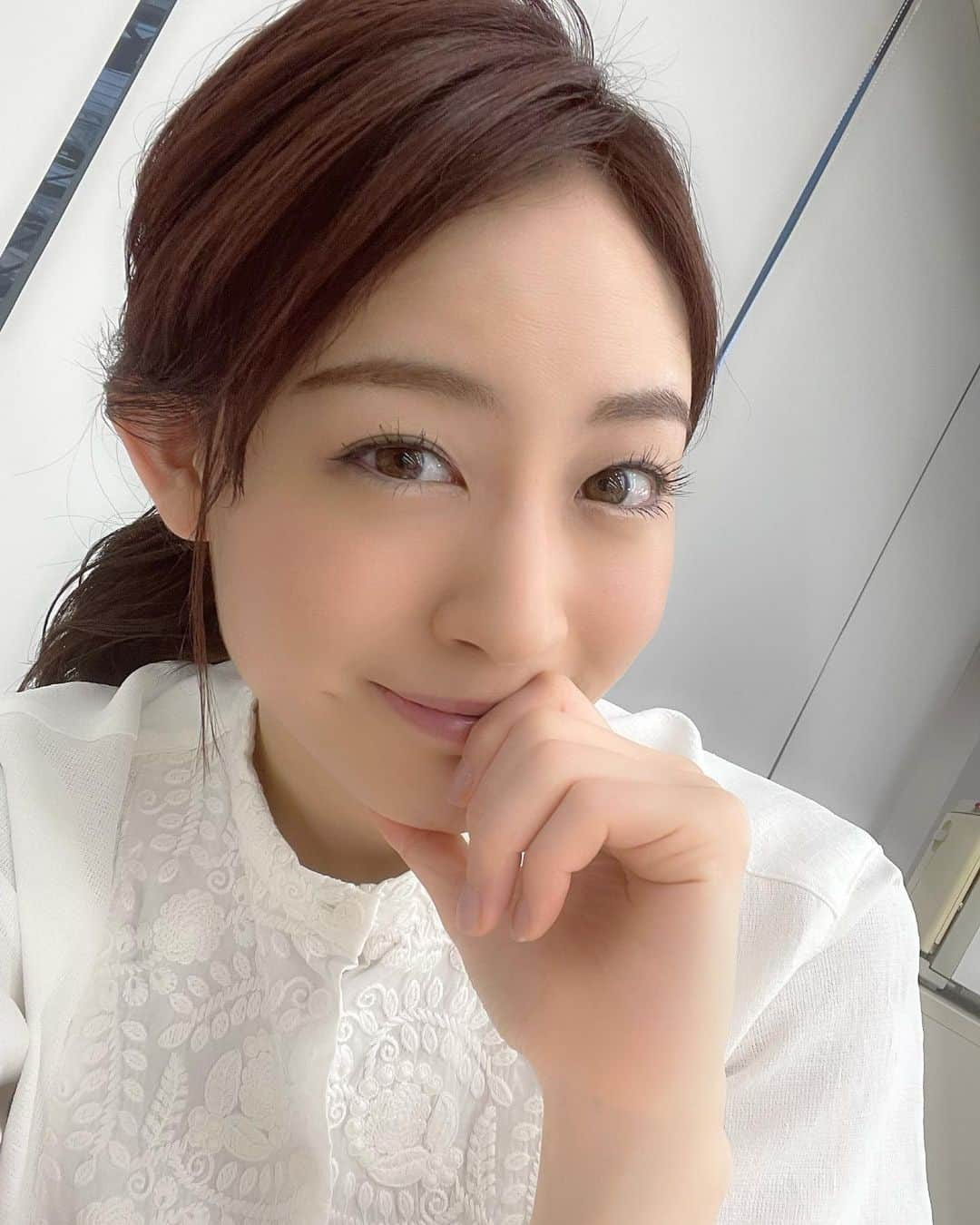 新井恵理那さんのインスタグラム写真 - (新井恵理那Instagram)「おはようございます! ロケなので、ヘアメイクさんがポニテの高さをすこし上げてくれました( ^ω^ )♪  『グッド！モーニング』 テレビ朝日系 平日あさ(4:55〜) 5:25〜8:00出演  #グッドモーニング #あらいーな #新井恵理那 #centforce」6月16日 9時14分 - elina_arai