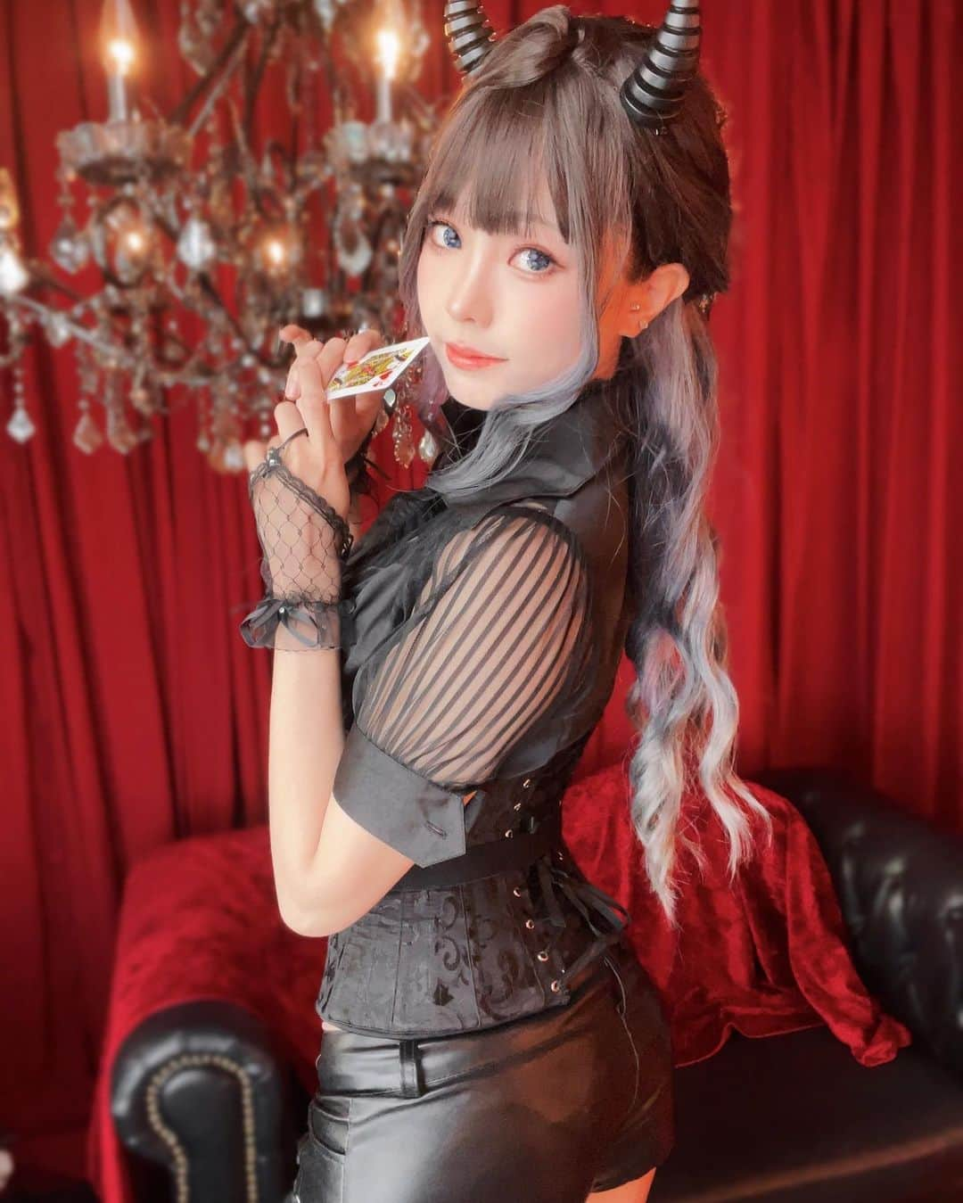 Elyさんのインスタグラム写真 - (ElyInstagram)「What’s your lucky number? ♠️♦️♣️♥️ あなたのラッキーナンバーは何ですか？ ♠️♦️♣️♥ 你的幸運數字是什麼呢？  #ely #elycosplay #cosplay #originalcharacter #poker #croupier」6月16日 12時39分 - eeelyeee