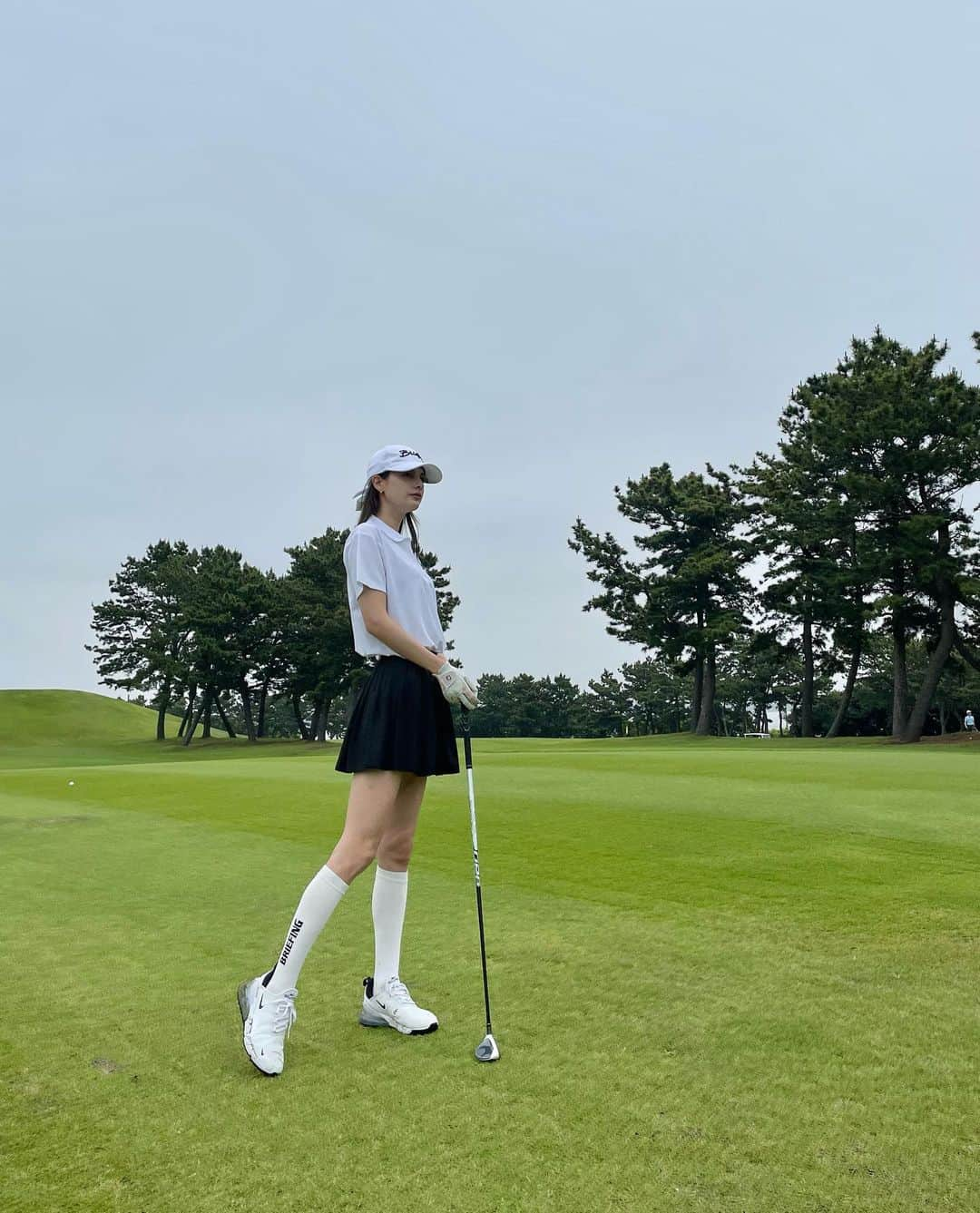 マギーさんのインスタグラム写真 - (マギーInstagram)「コース日和な午前中でした⛳️  レッスンもっとしたいよ〜 赤石先生の分身つくってください🥹笑 @harajukugolf_academy   Wear: @captainshelm_golf」6月16日 13時48分 - maggymoon