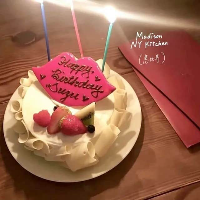 R i R y (リリー)さんのインスタグラム写真 - (R i R y (リリー)Instagram)「『バースデープレート特集🍰』　　  これ保存しておけば友達の誕生日の時迷わない！🤍 めっちゃ可愛いバースデープレート特集🍒 誕生日にこのプレートが出てきたら嬉しすぎますね🙊❤️ ぜひ参考にしてみてください!  by @_cynnn___ @na_onair @im_mmoe  @suzylily._  ✴︎---------------✴︎---------------✴︎  ▶▶掲載する写真を募集中📸 カワイイ写真が撮れたら、@velle.jp をタグ付けするか、ハッシュタグ #velle_jp をつけて投稿してみてね♪ velle編集部と一緒にカワイイで溢れるvelleを創っていこう😚🤍  ✴︎---------------✴︎---------------✴︎ #theangelave #東京グルメ #東京カフェ #バースデーサプライズ #おしゃカフェ #お洒落 #スイーツ #映え #フォトジェニック #カフェ部 #スイーツ巡り #分倍河原カフェ #韓国っぽカフェ #東京カフェ巡り #カフェ #カフェ巡り #バースデープレート #韓国ケーキ #誕生日ケーキ #誕生日プレート #バースデーケーキ #カフェ #カフェ巡り #東京カフェ #下北沢カフェ #三軒茶屋カフェ #韓国風カフェ #表参道グルメ #エトゥルスキ」6月16日 18時00分 - velle.jp