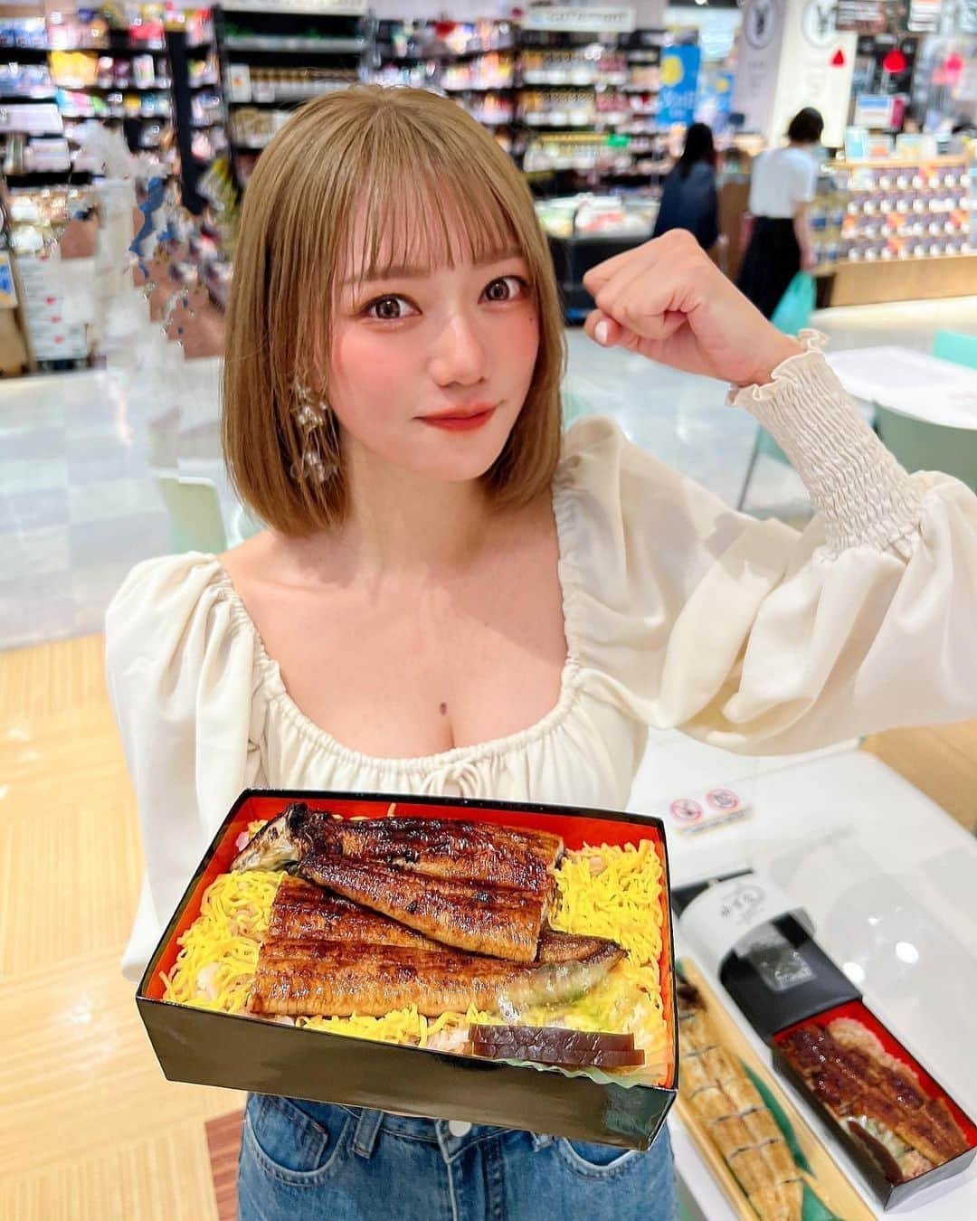 美女美容事情さんのインスタグラム写真 - (美女美容事情Instagram)「《うなぎ食べて元気もりもり💖💪✨》 *⁠ 今回ご紹介させて頂きますのは!!👀❤︎⁠⠀ 関西グルメのYumiさん< @yumi.polish >の素敵なお写真📸⁠⠀⁠⠀⁠⠀⁠ *⁠⠀⁠⠀⁠⠀⁠⠀ 美味しそうな鰻とcuteな美女‼️🧡 食べてるところを見てみたいですね☺️💭 *⠀⁠⠀⁠⠀⁠⠀⁠⠀ 関西グルメのYumiさん< @yumi.polish > ⁠⠀⁠⠀⁠⠀⁠⠀ 素敵な投稿ありがとうございました☺️📸✨ *⠀⁠⠀⁠⠀⁠⠀⁠⠀ 関西グルメのYumiさんのアカウントには他にも素晴らしい投稿が沢山ありますので是非覗いてみてくださいね💁‍♀️💙⁠⠀⁠⠀⁠⠀⁠⠀ *⠀⁠⠀⁠⠀⁠⠀⁠⠀ △▼△▼△▼△▼△▼△▼△▼△▼△▼ ⁠⠀⁠⠀⁠⠀ ❤🧡💛「美女美容事情」💚💙💜⠀⠀⠀⠀⠀⠀⠀⠀⠀⠀⠀⠀⠀⠀⁠⠀⁠⠀⁠⠀⁠⠀⁠⠀ 👇掲載ご希望の方は👇⠀⠀⠀⠀⠀⠀⠀⠀⠀⠀⠀⠀⠀⠀⠀⁠⠀⁠⠀⁠⠀⁠⠀⁠⠀ @b_b_j.jタグ付けと🖤 #ビジョビ ⁠⠀ 🖤タグ付けお願いします✨⠀⠀⠀⠀⠀⠀⠀⠀⠀⠀⠀⠀⠀⠀⠀⁠⠀⁠⠀⁠⠀⁠⠀⁠⠀ △▼△▼△▼△▼△▼△▼△▼△▼△▼ ⁠⠀⁠ #奈良 #鰻 #ゆずな #鰻専門店 #デパ地下グルメ#奈良グルメ #近鉄百貨店 #大和西大寺#大和西大寺グルメ #奈良テイクアウト #関西グルメ #うなぎ #うなぎ蒲焼き #うなぎ白焼き #うなぎ料理 #ぶひぶひグルメ #pr #おうちグルメ #奈良 #鰻重」6月16日 18時10分 - b_b_j.j